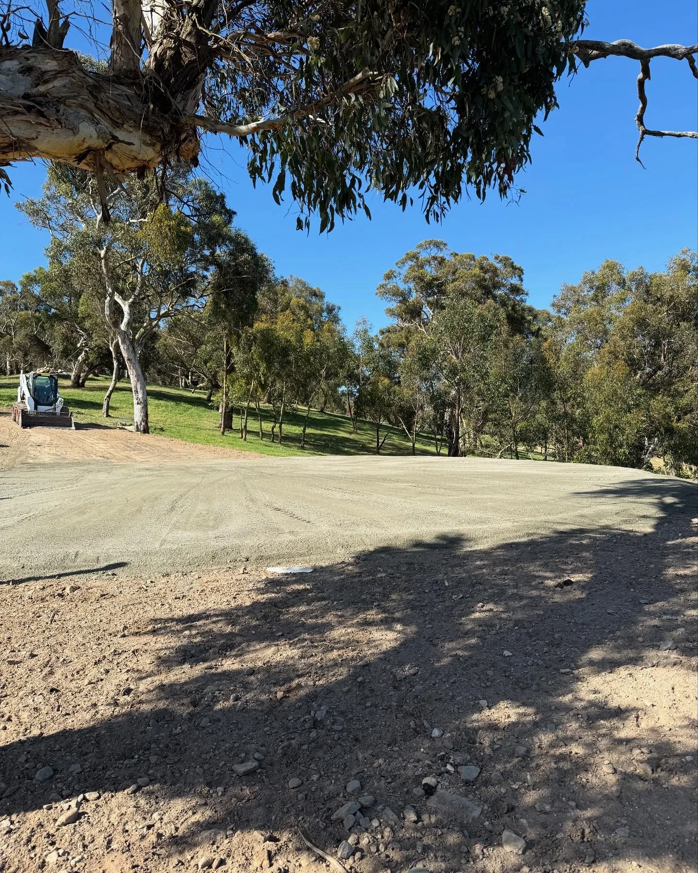 A good weekend&rsquo;s work:

✅ Tank pad benched and levelled 
✅ 100t of wood removed and dumped
✅ Site smoothed and levelled