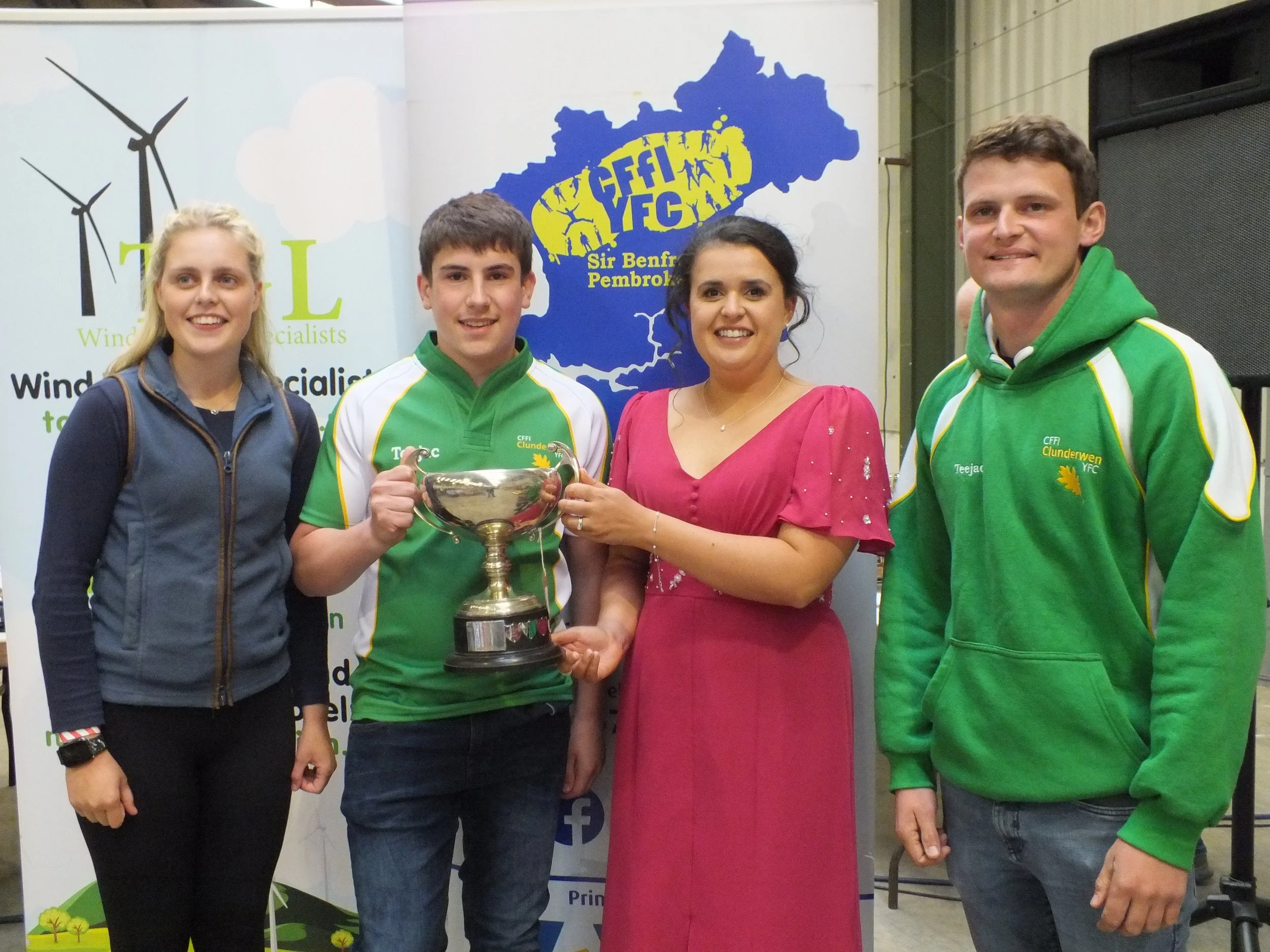 Overall Dairy Stockjudging Team - Clunderwen YFC