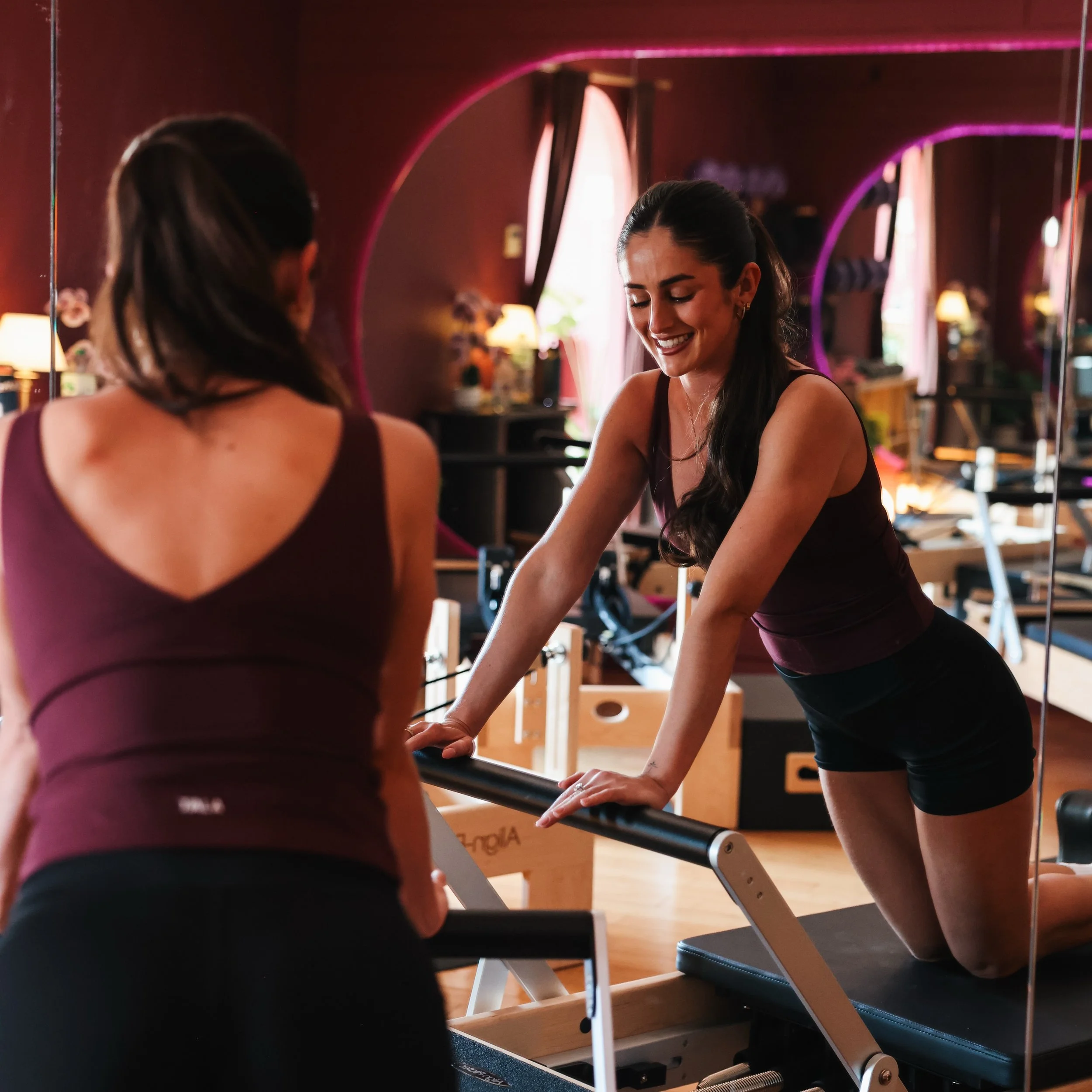 It&rsquo;s Sunday evening .. what moves do you wanna see in your class plans next week? 👀🧘🏻&zwj;♀️

📸 @theedit_bygeorgia 
👚 @wearetala

#pilates #reformerpilates #pilatesinstructor #pilatesclass #pilatesbristol