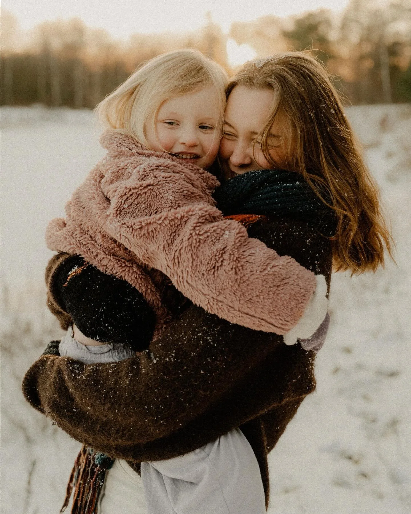 Vackra, vackra vintertid ❄️ Det &auml;r s&auml;llan vi bjuds p&aring; magiskt sn&ouml;landskap + sol h&auml;r nere i Sk&aring;ne, men ibland s&aring; h&auml;nder det! 🥳

Det var en fin &ouml;verraskning att komma hem fr&aring;n v&aring;r indien-seme
