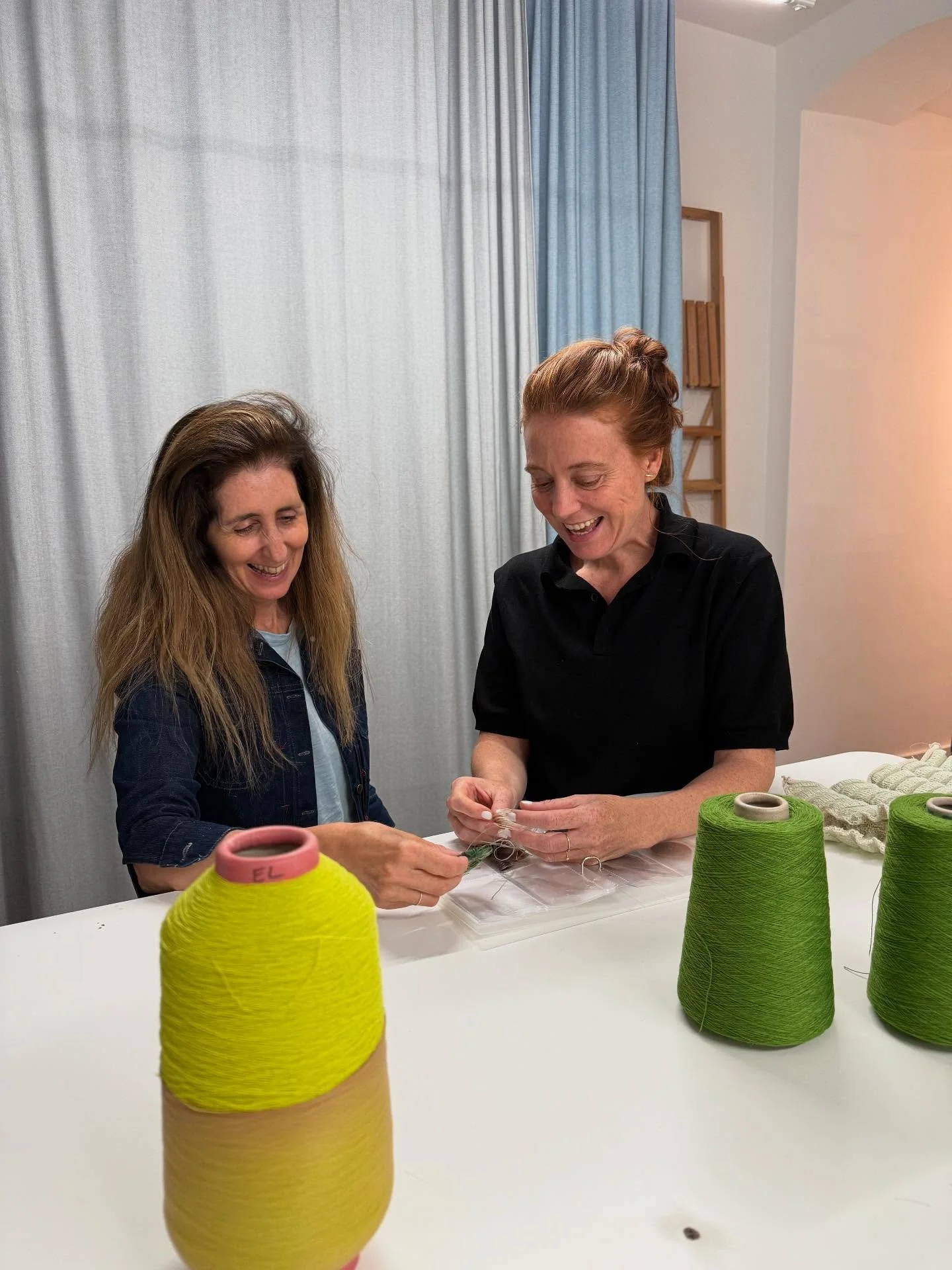 (1) Introducing journalist and curator @lujancambariere to our space, work and visions
(2) In the meanwhile our team continues creative work at the prototyping space
(3) Knitting new prototypes with our @kniterate machine
(4) We love 3D textures, cre