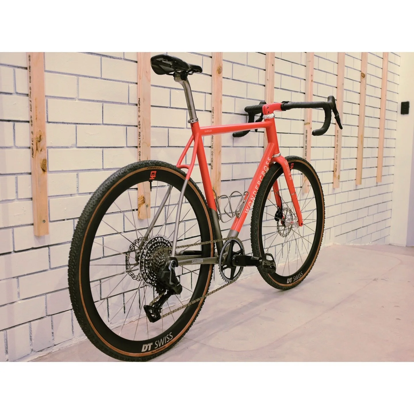 After finishing all the work last night, I had to get my @wondercrosscycling swapped from road to cyclocross mode with some new tyres from @pirelli_cycling_distro_aus on the nicest set of @dtswiss_distributor_aus wheels!
Ready for round 4 of @bicycle