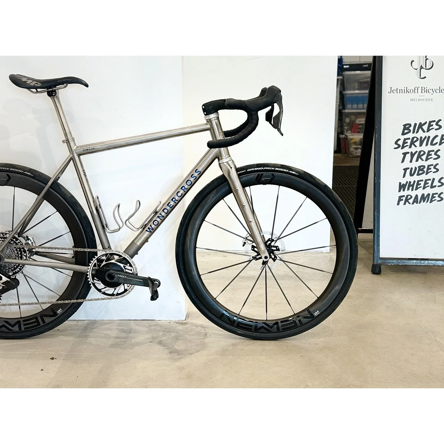 What a beautiful @wondercrosscycling Rambler build. 
Set up in speed mode. 
More nice builds coming in August so stay tuned.
Get in touch if you need a build, service or new bike.
.
.
Email: Info@jetnikoff.com
Address: 3/16 the Terrace, Brunswick hea