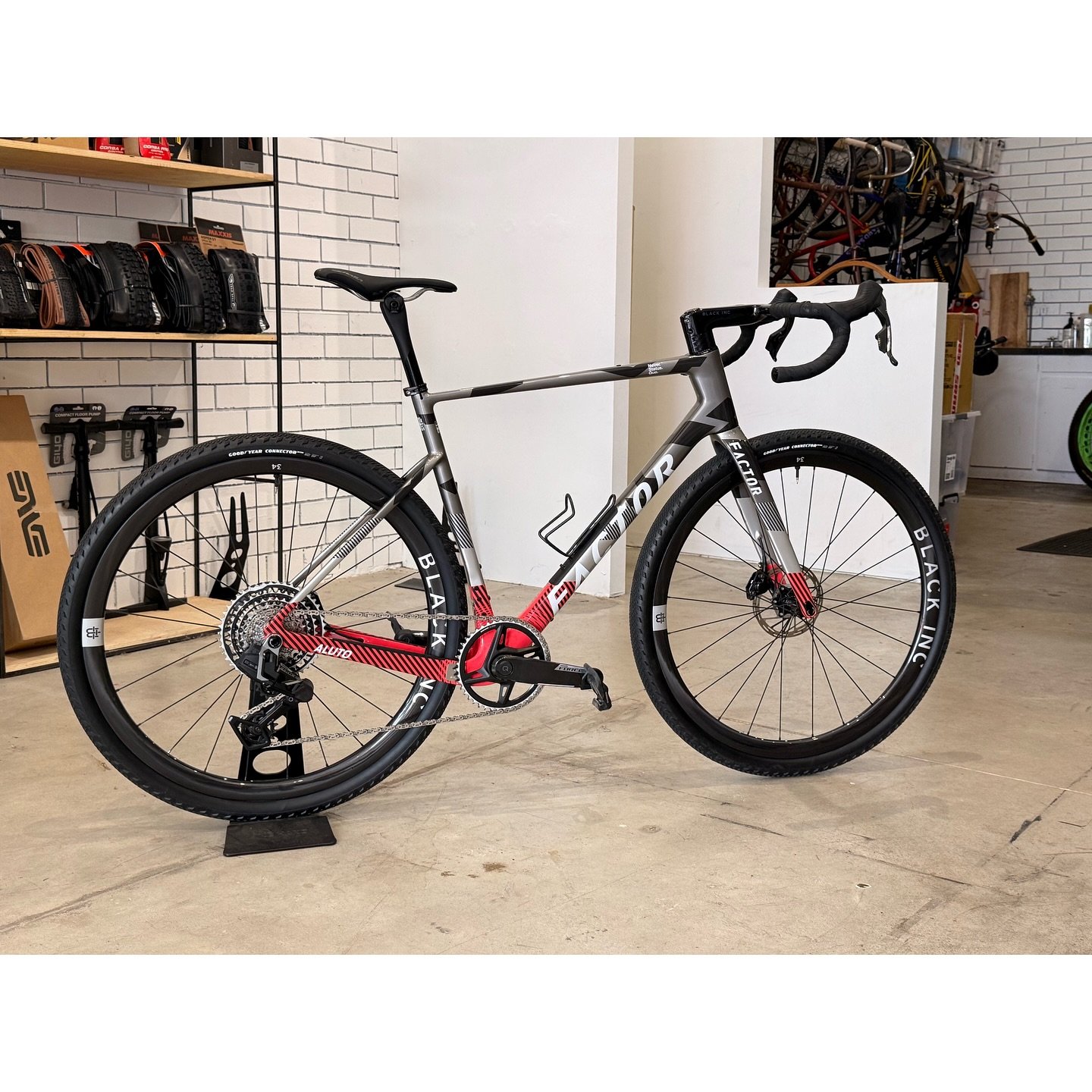 Absolutely love the new Aluto by @factorbikes 
The right blend of efficiency, quality &amp; versatility.
This is Henk Vogels Aluto @dreekus and it&rsquo;s looking incredible.
.
there&rsquo;s a great option by Factor for so many.
Get in touch to get s