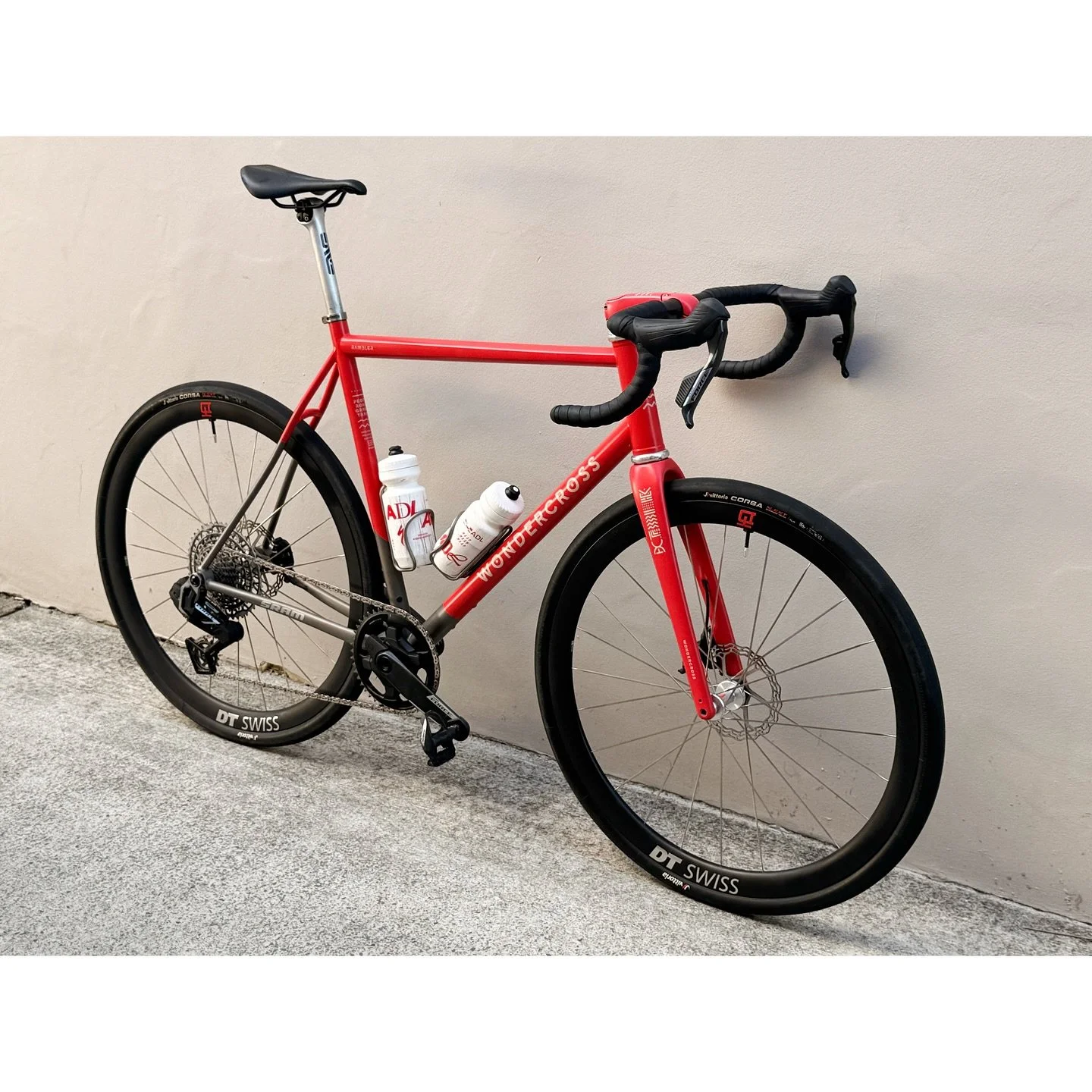 For sale: my beloved @wondercrosscycling Rambler.
Painted by @velo_craft in that gorgeous peachpaprika with cream logos.
It doesn&rsquo;t get much nicer than this.
P: 0416520730
E: info@jetnikoff.com
.
Frame: Titanium Wondercross Rambler
Fork: Enve A
