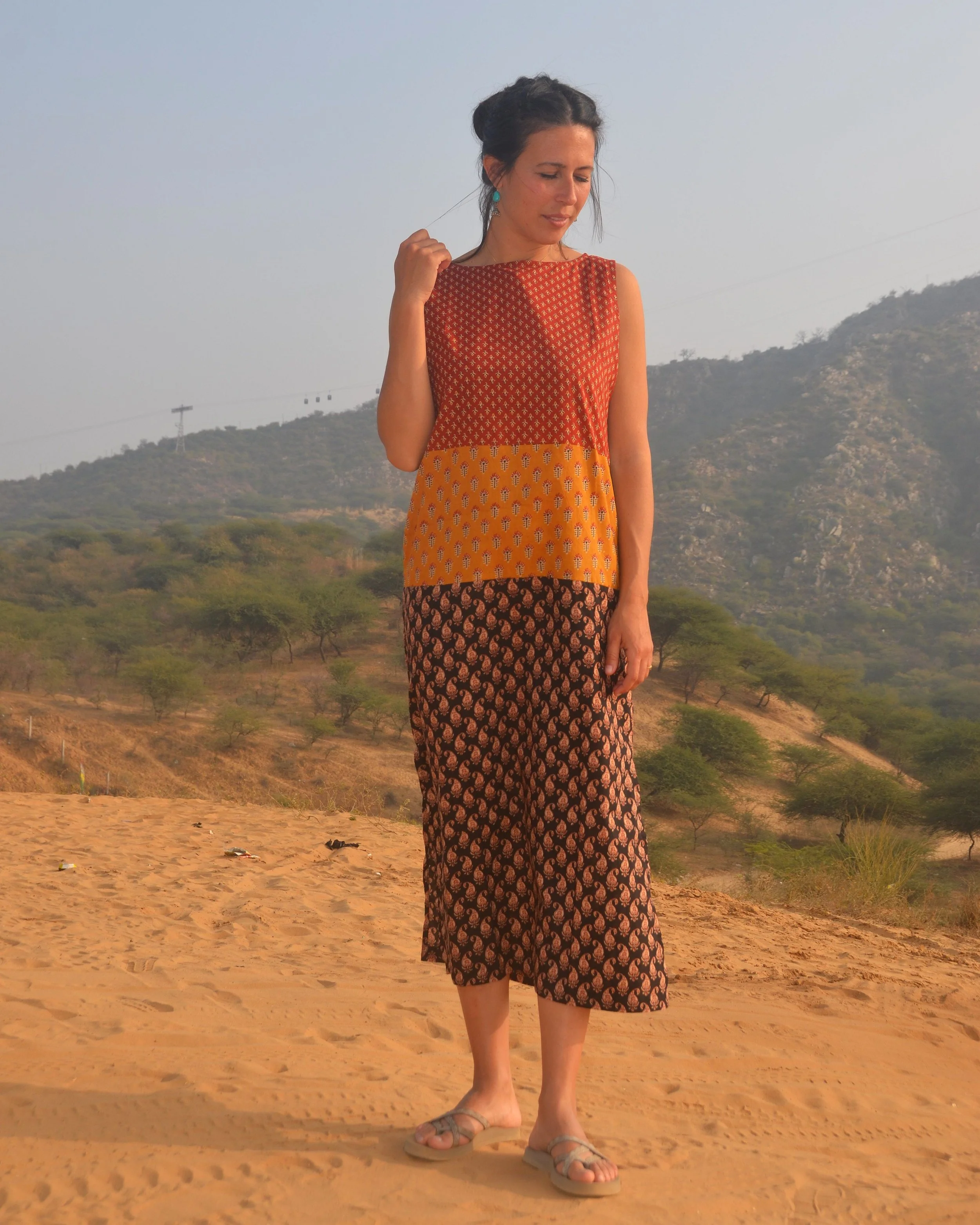 Multi-colour sleeveless midi dress