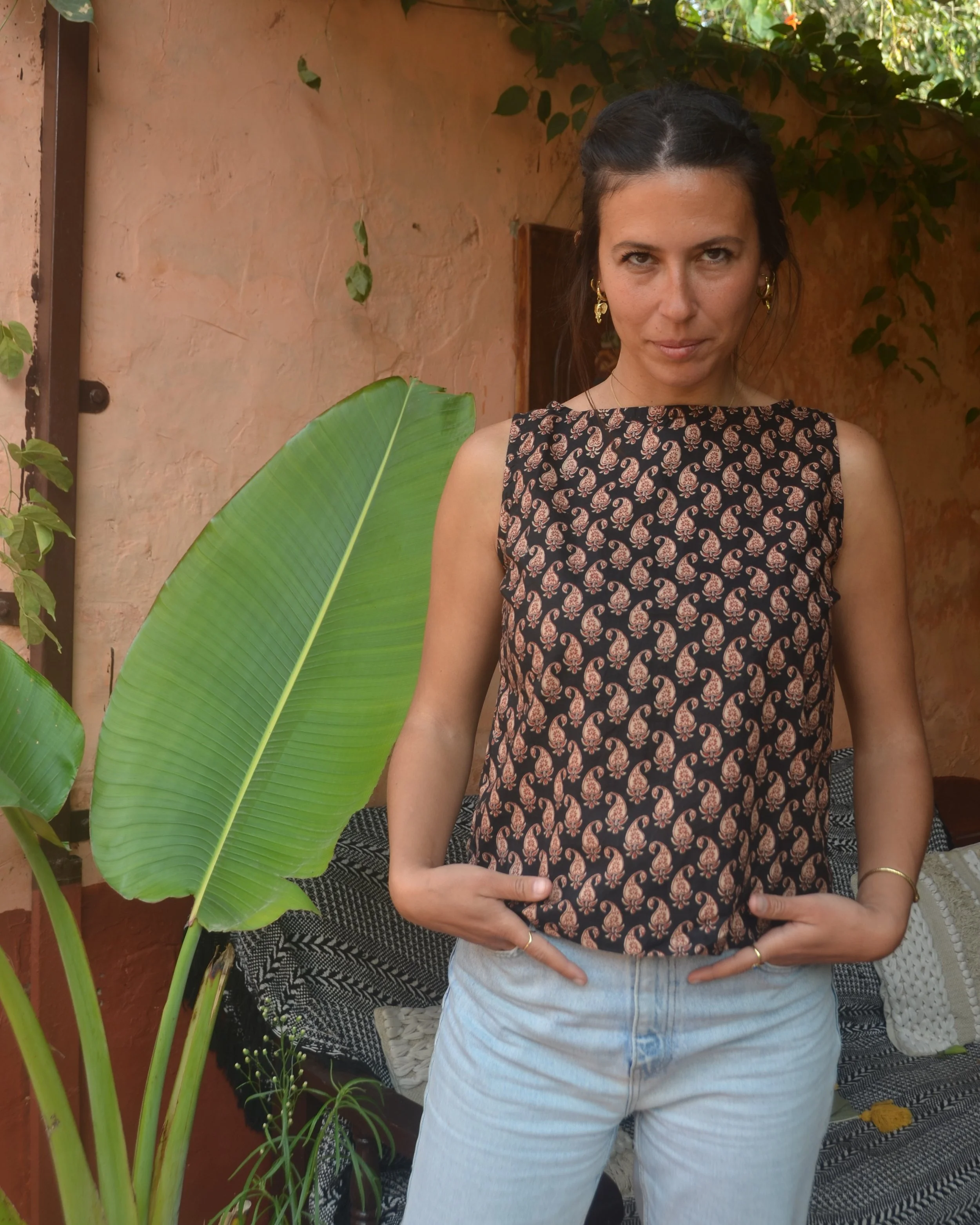 Sleeveless cotton top