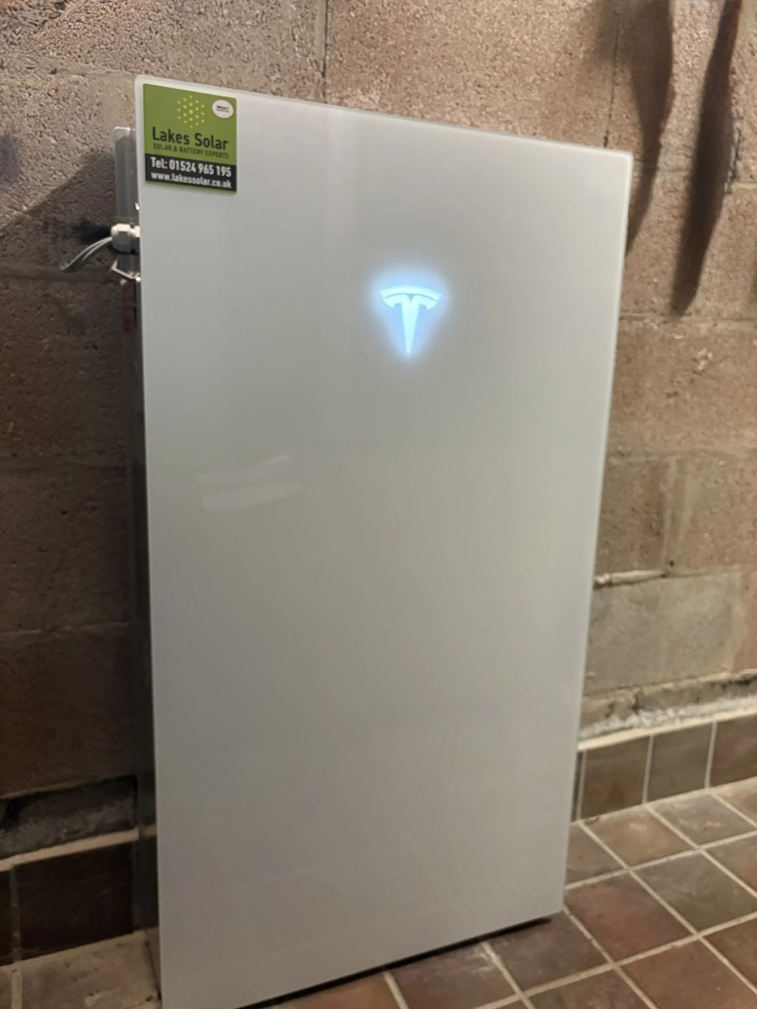 lakes solar tesla.jpeg