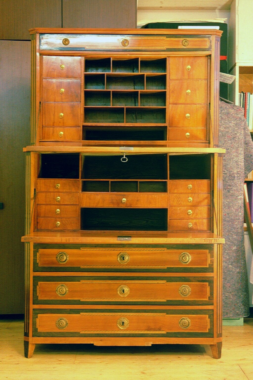 LARGE05.JPG