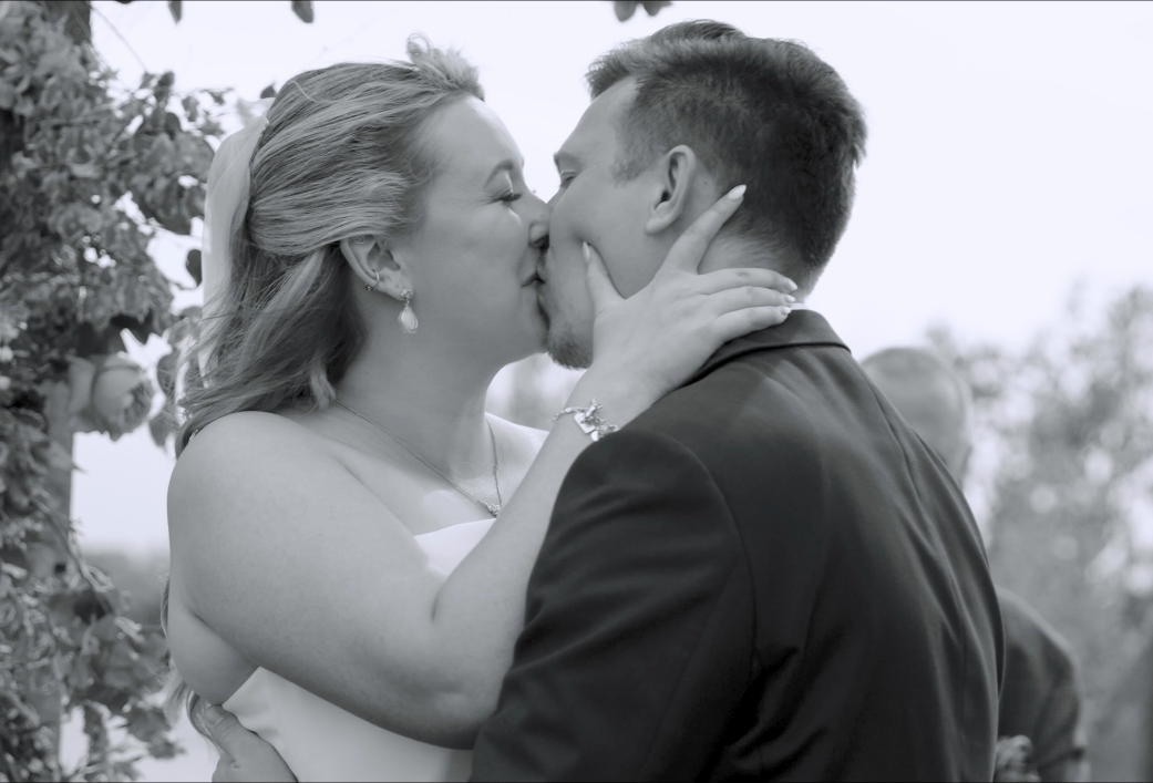 Couple's first kiss at wedding in Iowa