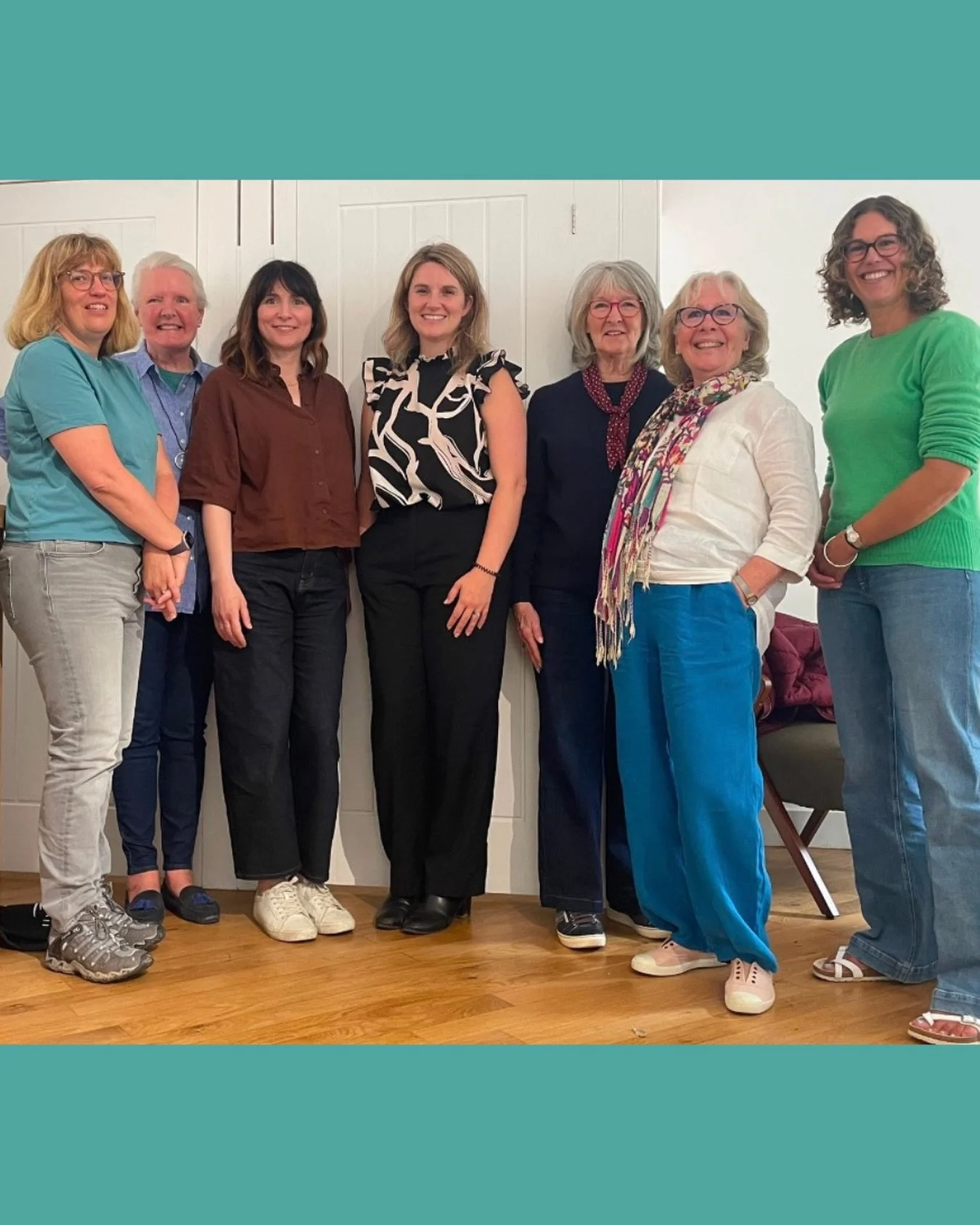 We loved hanging out with jessbrownfullermp last week at @theboardwalkcafe_chichester talking about how we can come together as a community to maximise the enthusiasm and commitment we share for enhancing the culture of Reading for Pleasure / Connect