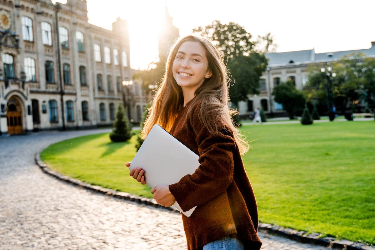 29 Back To School Outfit Ideas To Wear On The First Day