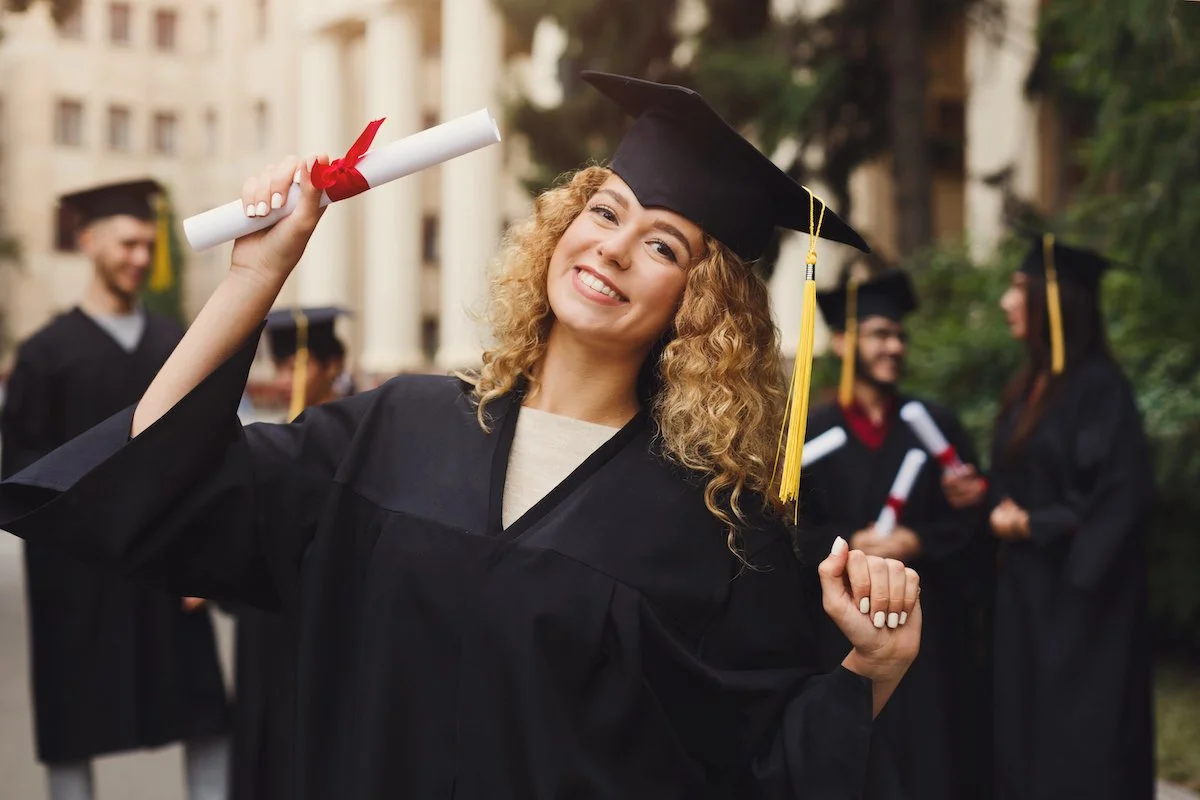 21 Graduation Outfit Ideas For Grads + Guests Alike