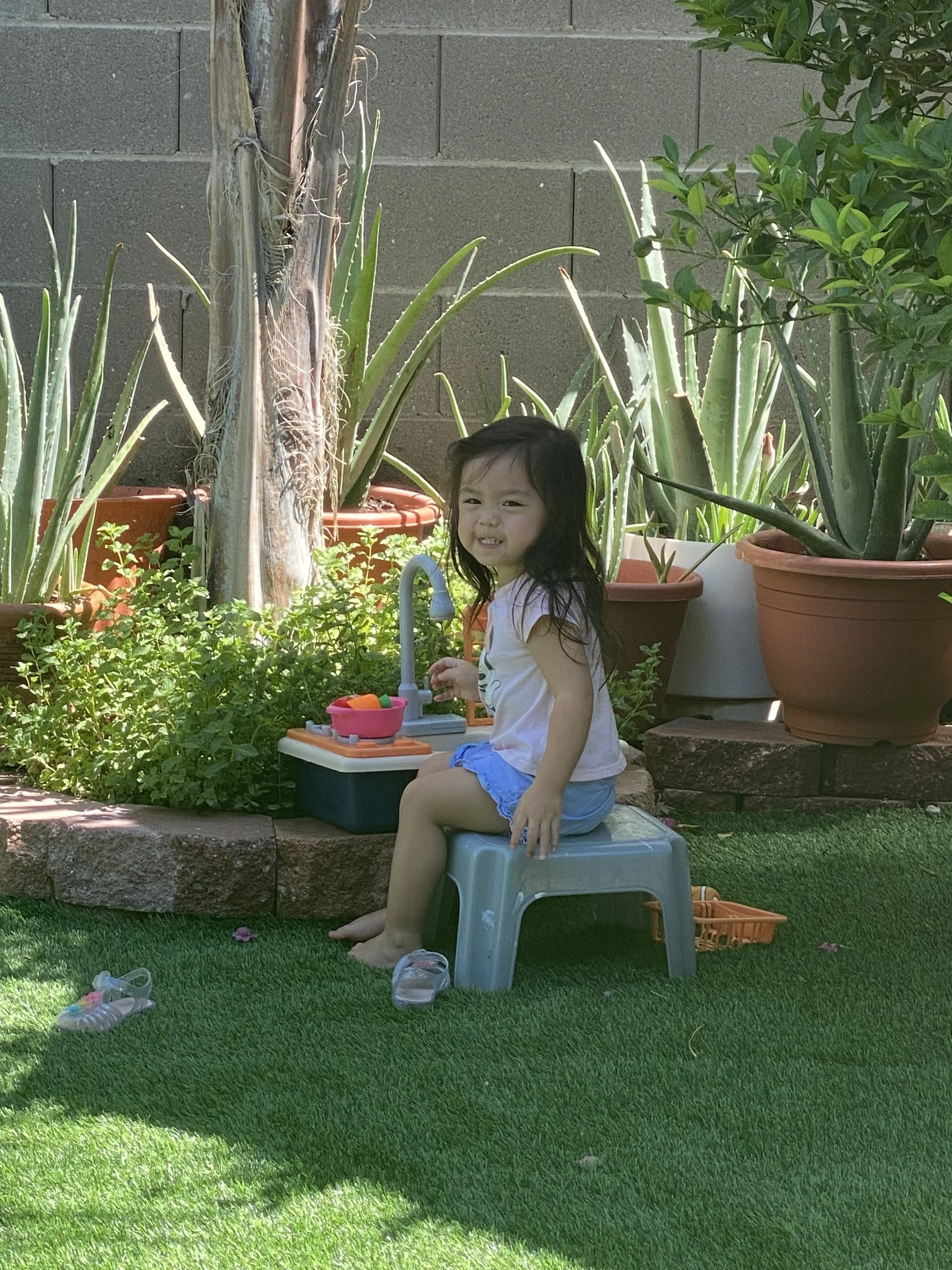 How to Encourage Independent Play (So You Can Enjoy Your Coffee in Peace!)