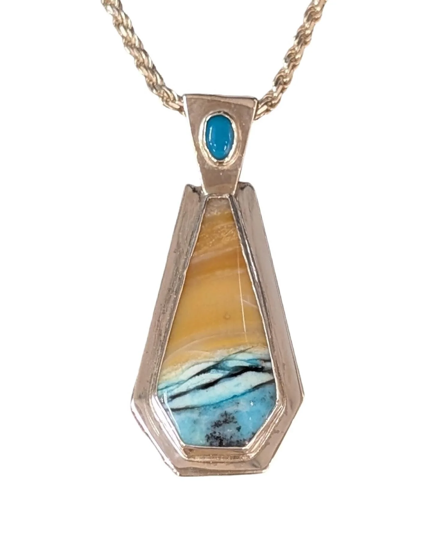 What a unique stone! Opalized petrified wood pendant by Gallery artist Suzanne Samuels.
#torpedofactory #torpedofactoryartist #enamel #pendant #oldtownalexandria