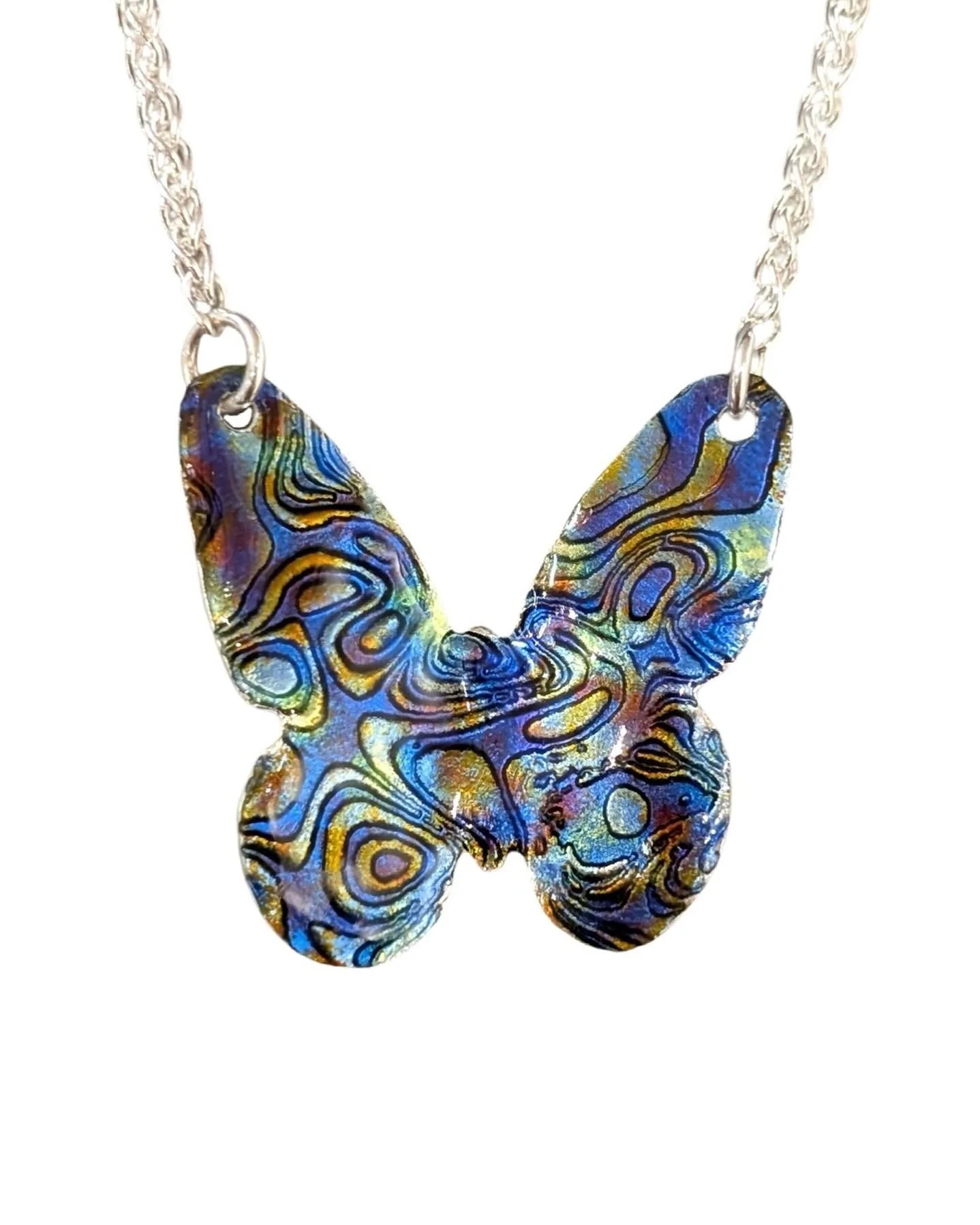 Sweet and simple butterfly vibes from gallery member Nancy Yonahiro.
#necklace #enameledjewelry #jewelryaddict #ooakjewelry