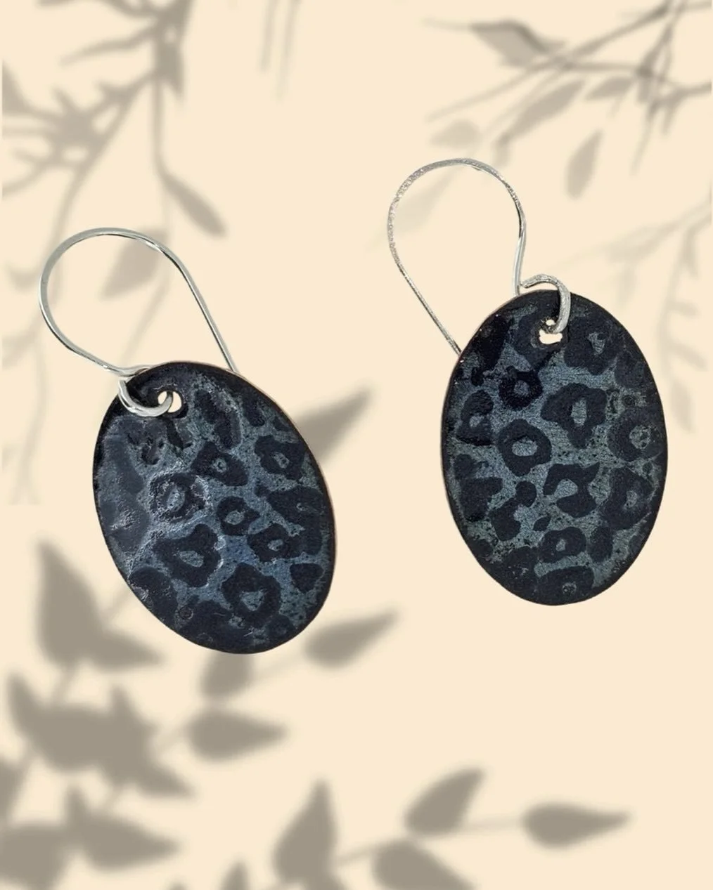 Enameled earrings in a fierce leopard print by Gallery member Nan Lopata.
#artjewelry #enameljewelry #earrings #oldtownalexandria