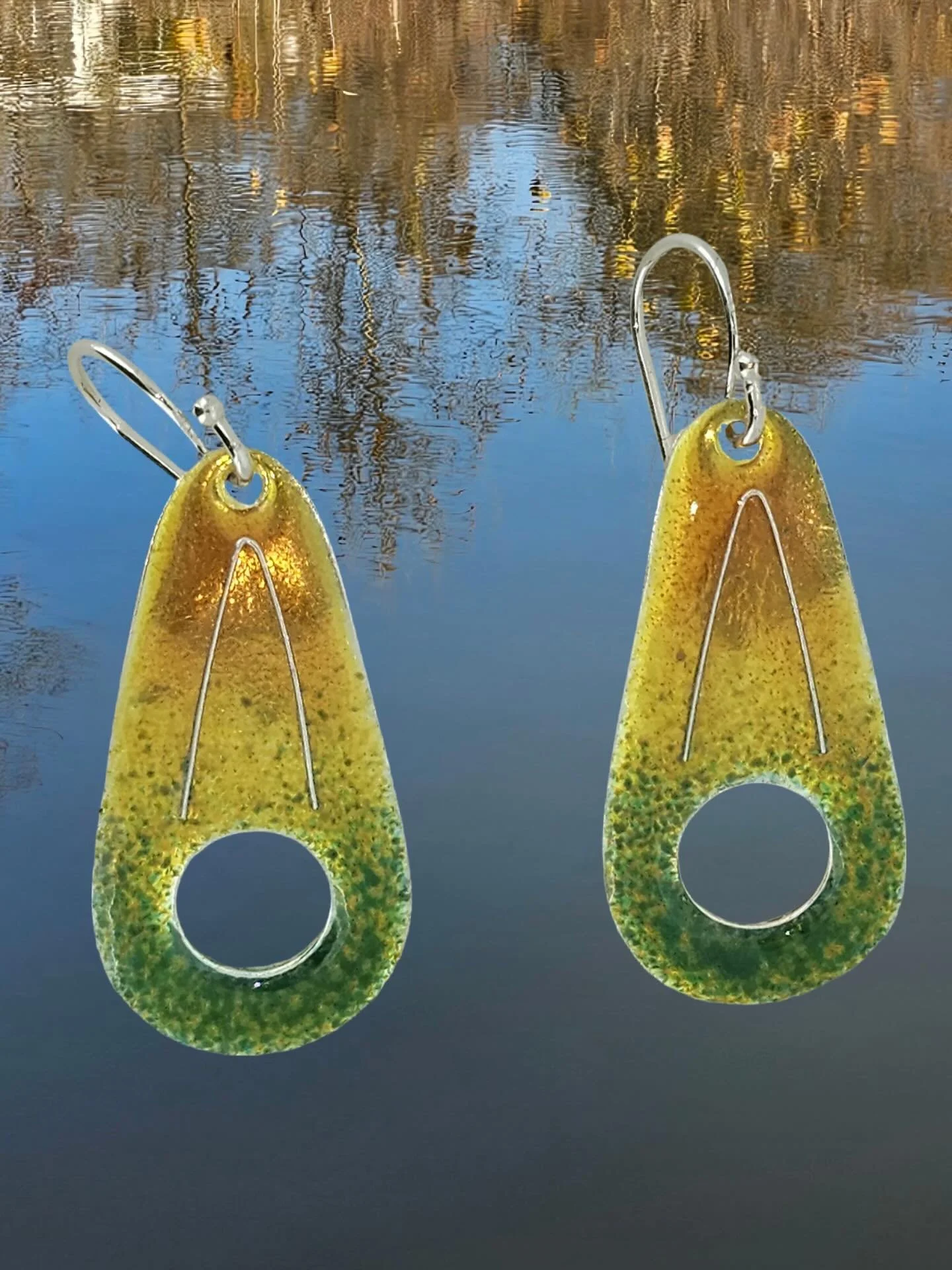 A beautiful fade from gold to green by gallery member Suzanne Samuels.