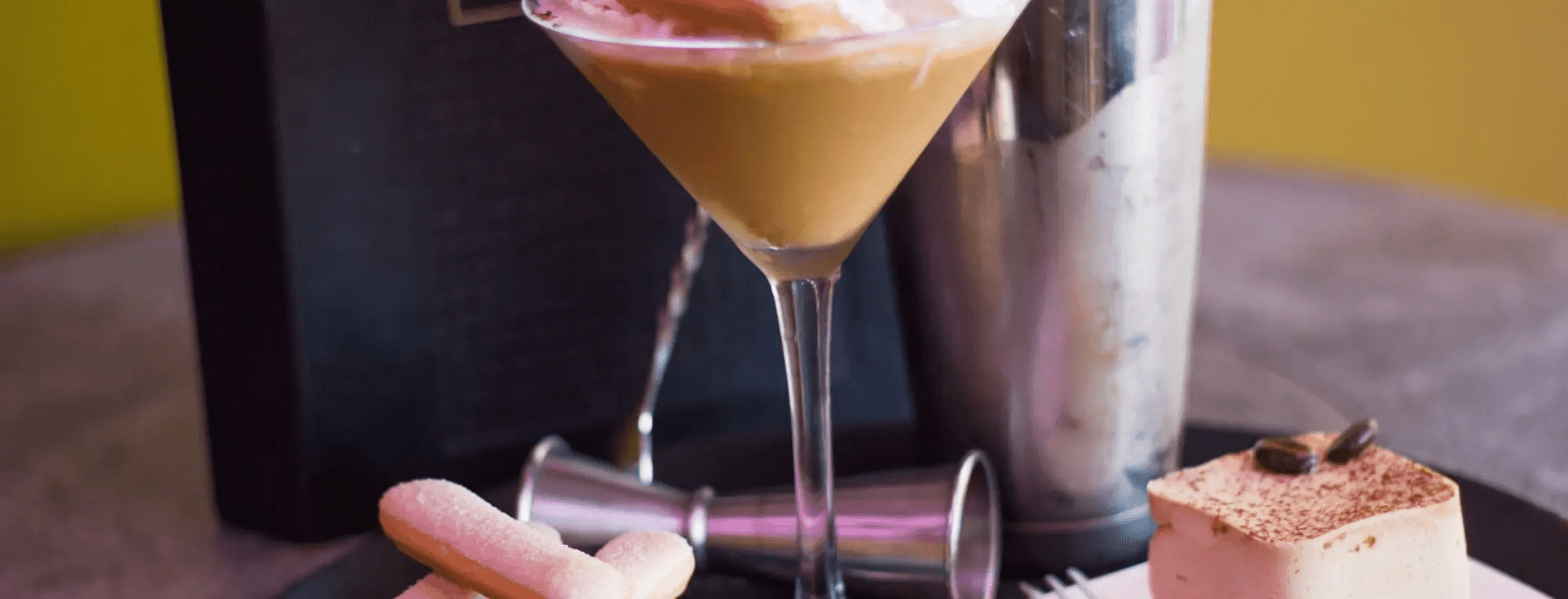 A-glass-of-champagne-Fizzy-Tarte.png