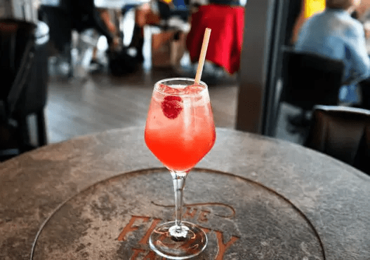 inside-gallery-glass-of-champagne.png