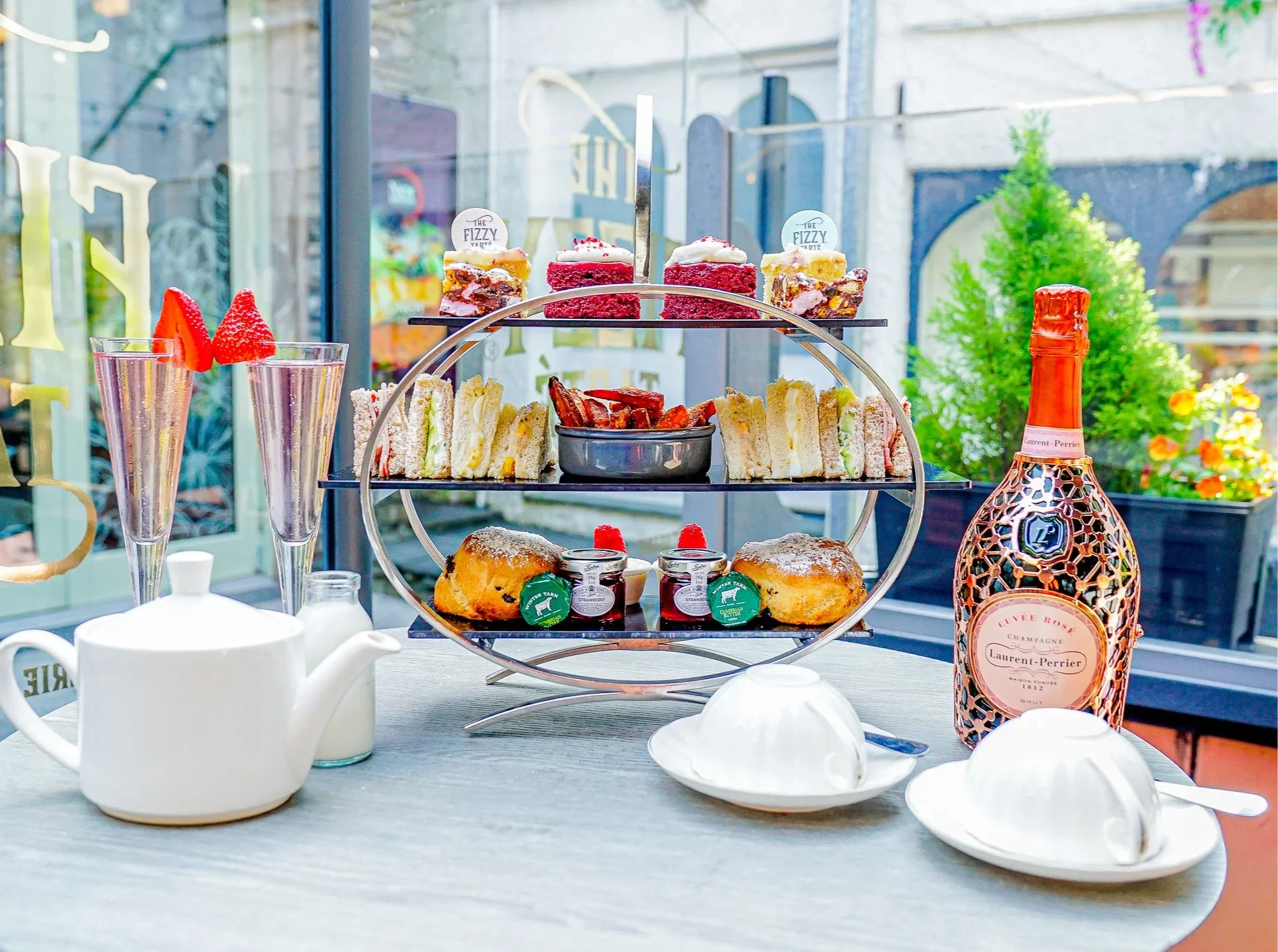The fizzy tarté signature Laurent Perrier afternoon tea