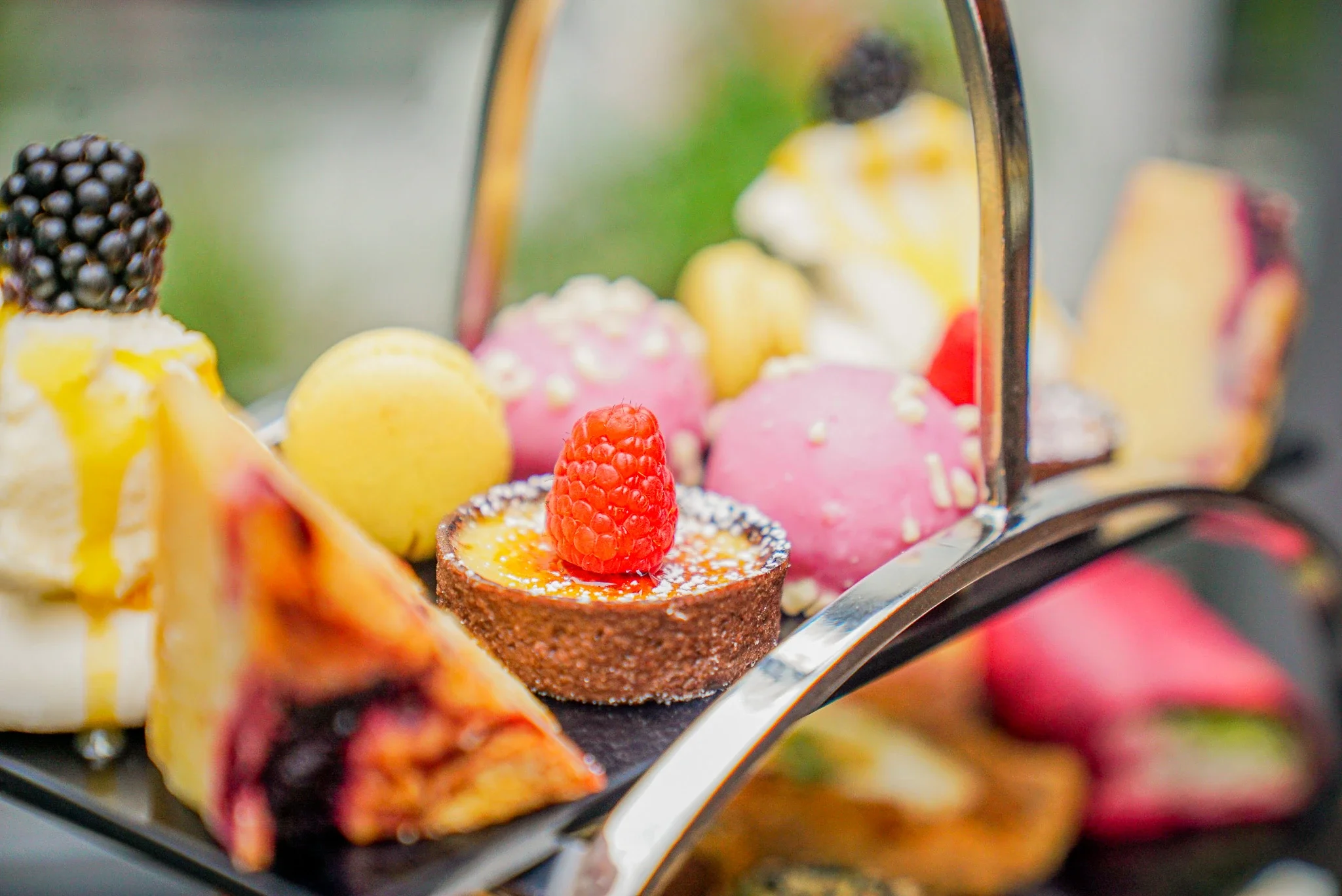 the-fizzy-tarte-afternoon-tea-top-tier.webp