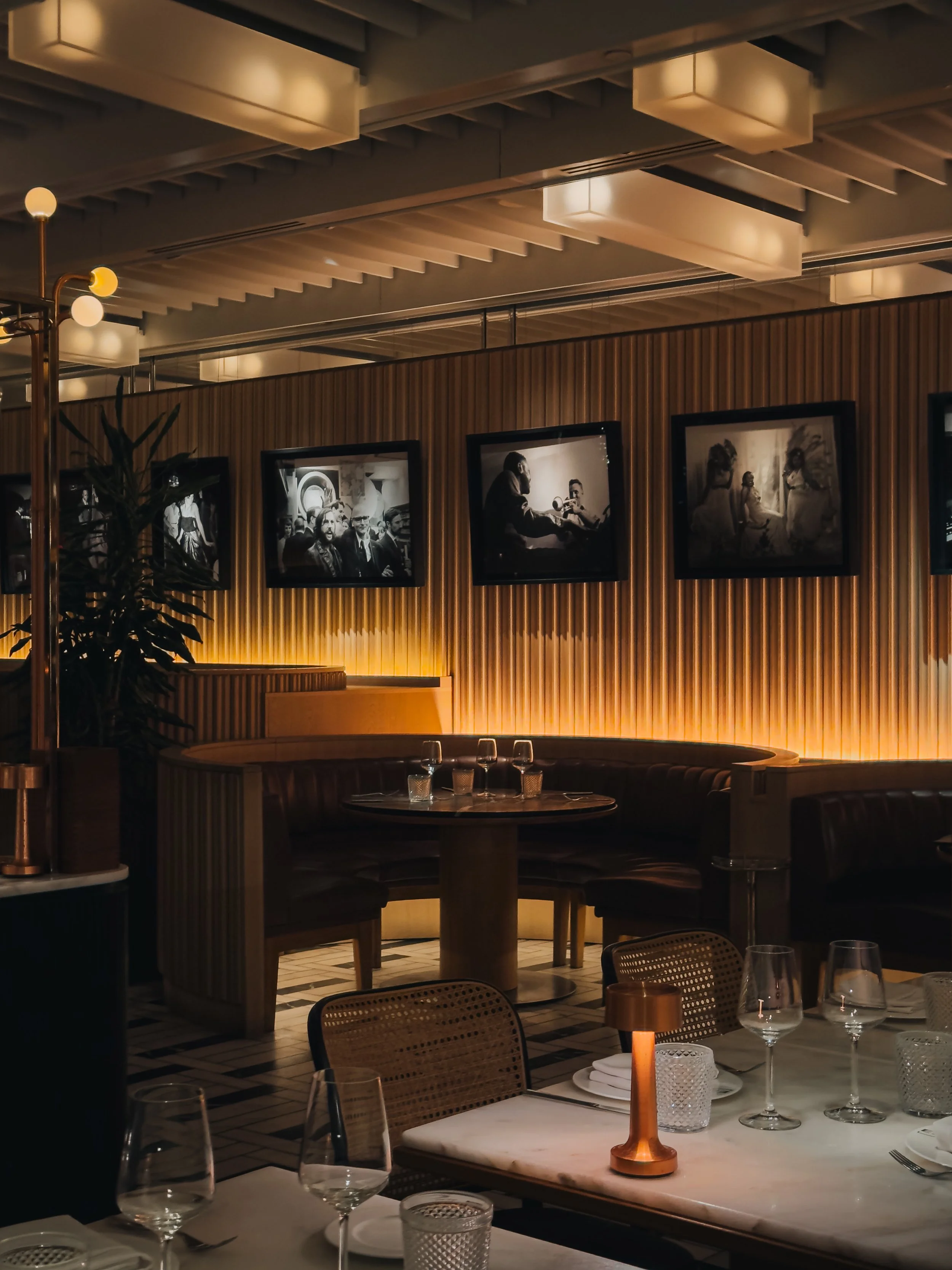 Four Seasons Hotel Montreal: A Modern Icon of Elegance and Artistry