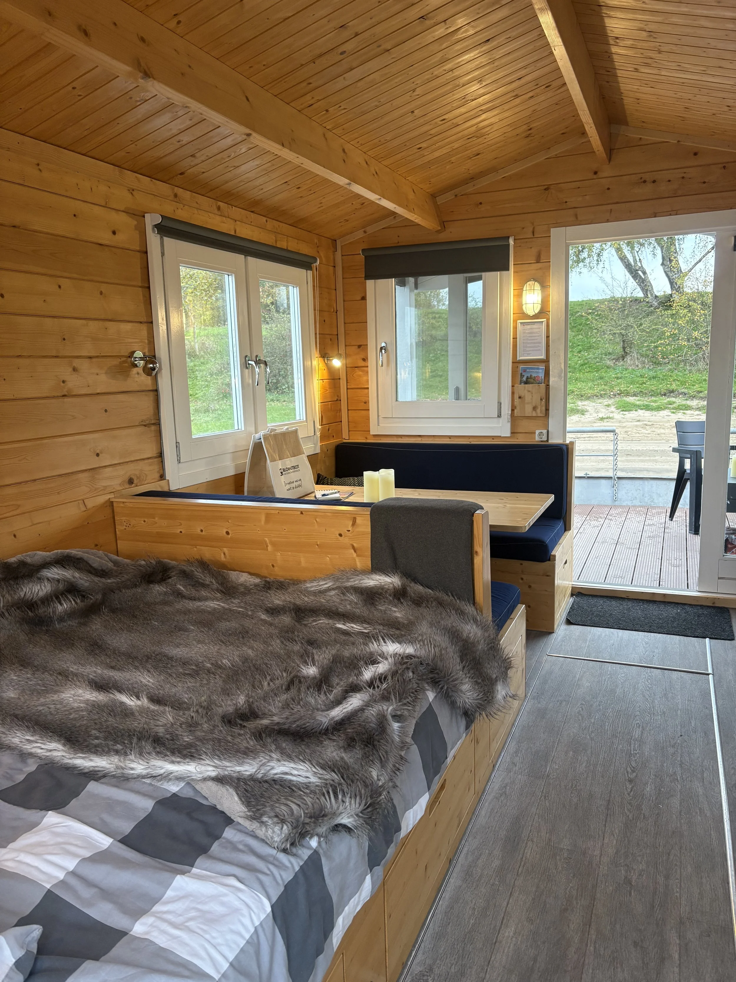 Blokhutboot: Sail Into Nature’s Embrace — An Unforgettable Floating Holiday in the Netherlands