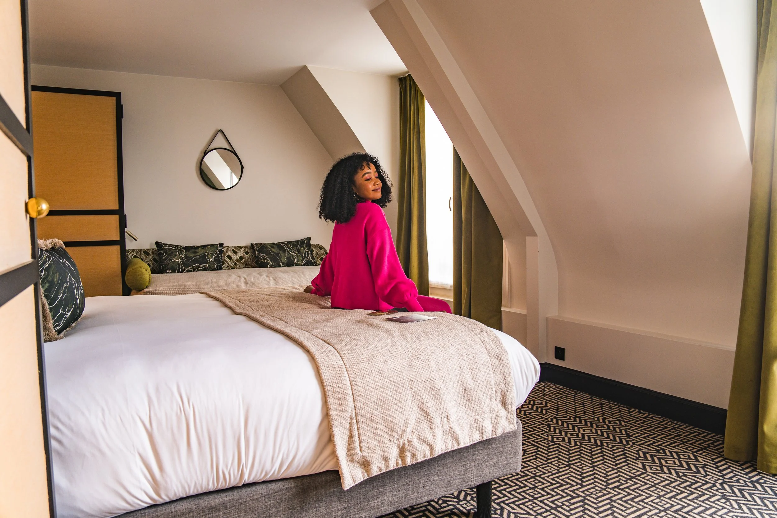 Grand Hôtel Chicago: A Discreet Parisian Haven of 1920s Elegance