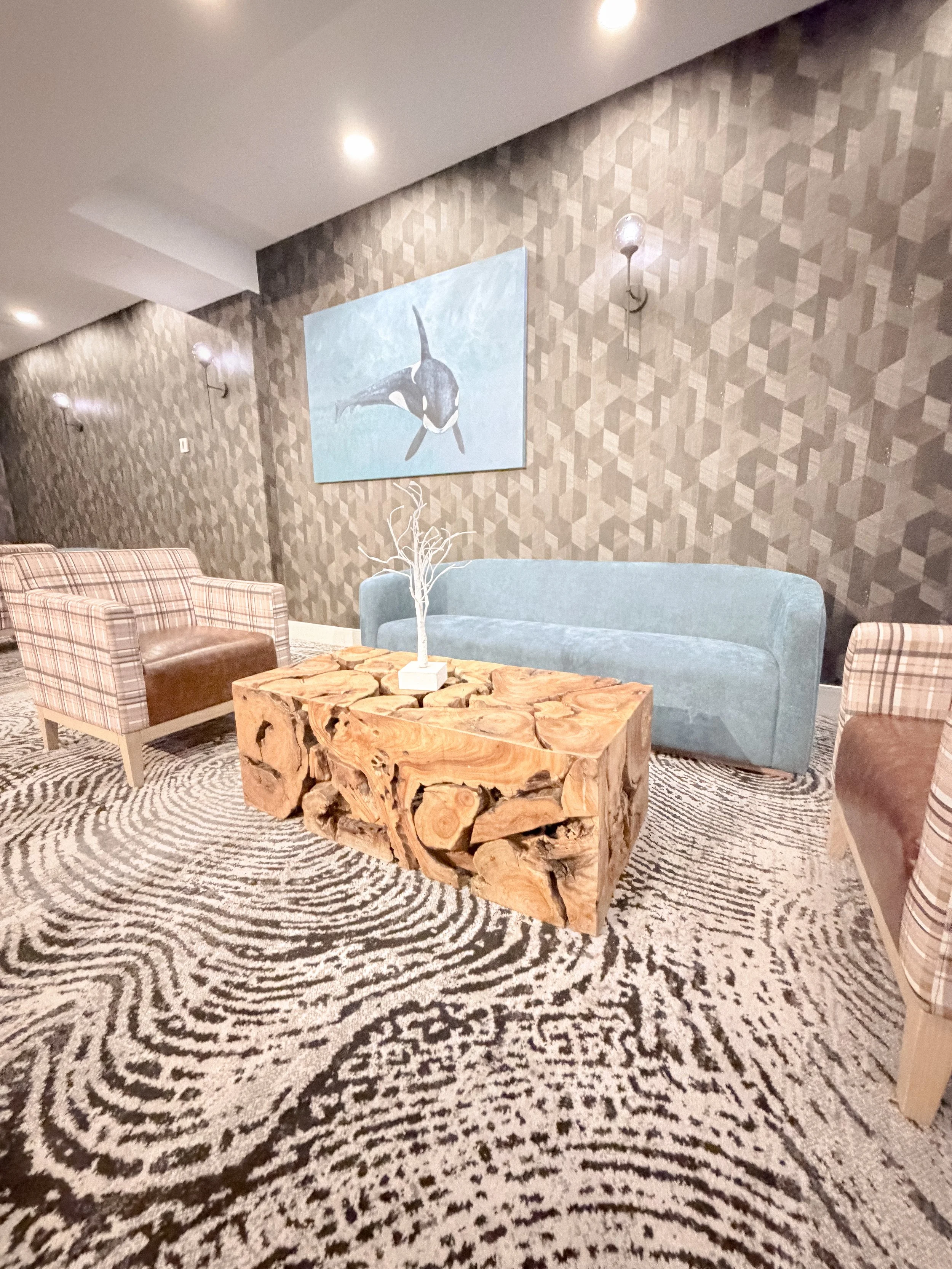 LApres Lounge Interior.jpg