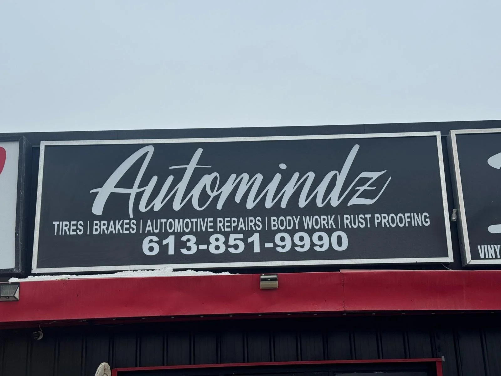 Auto Repair Shop Storefront Signage in Ottawa – Custom Exterior Business Sign

The Vinyl Edge designed and installed a custom storefront sign for Automindz - an auto repair shop in Ottawa - delivering a bold, professional exterior presence that enhan