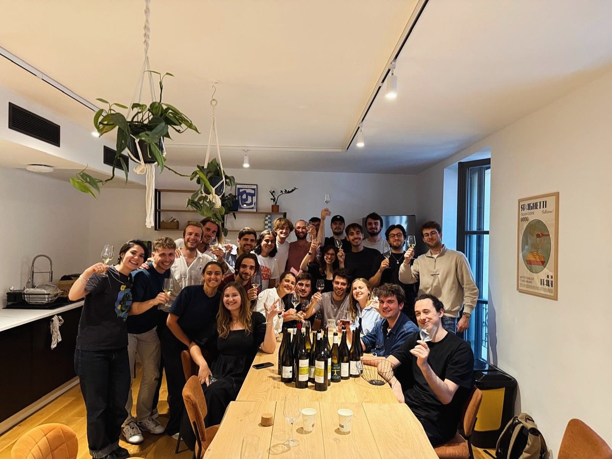 Pour organiser une d&eacute;gustation de vins d&eacute;licieux 🍷avec des amis ou des coll&egrave;gues, contactez-nous &agrave; @lacavedespyrenees 
&Eacute;ric et Quentin seront ravis de vous raconter l&rsquo;histoire des vins que vous go&ucirc;terez