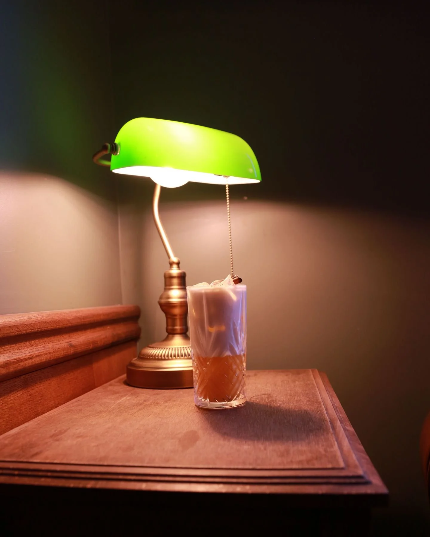 Juste un petit message pour vous rappeler que le @1905paris ouvre d&eacute;sormais sa magnifique porte 🚪&agrave; 18h 🕕 du mardi au samedi.
N'h&eacute;sitez pas &agrave; monter le grand escalier pour d&eacute;couvrir le plus joli speakeasy du Marais