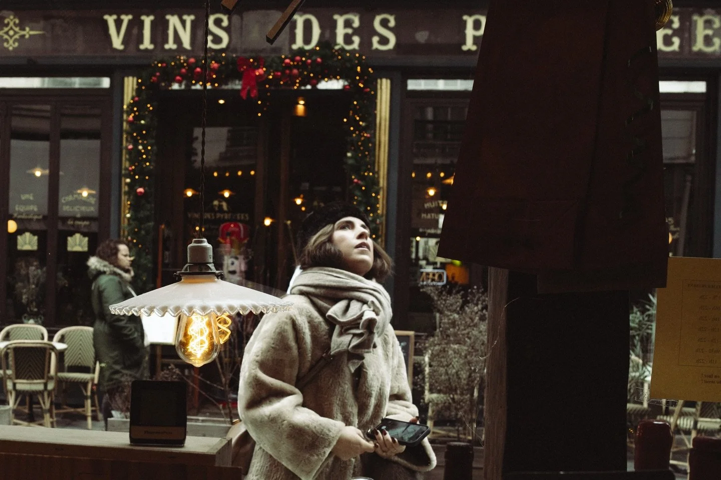 Que vous entriez par hasard ou pas &agrave; @lacavedespyrenees , vous y trouverez toujours le flacon 🍾 dont vous avez besoin. Nos sommeliers @ericdvins et @quentinbv sauront vous aider &agrave; le choisir et vous raconteront son histoire.

Whether y