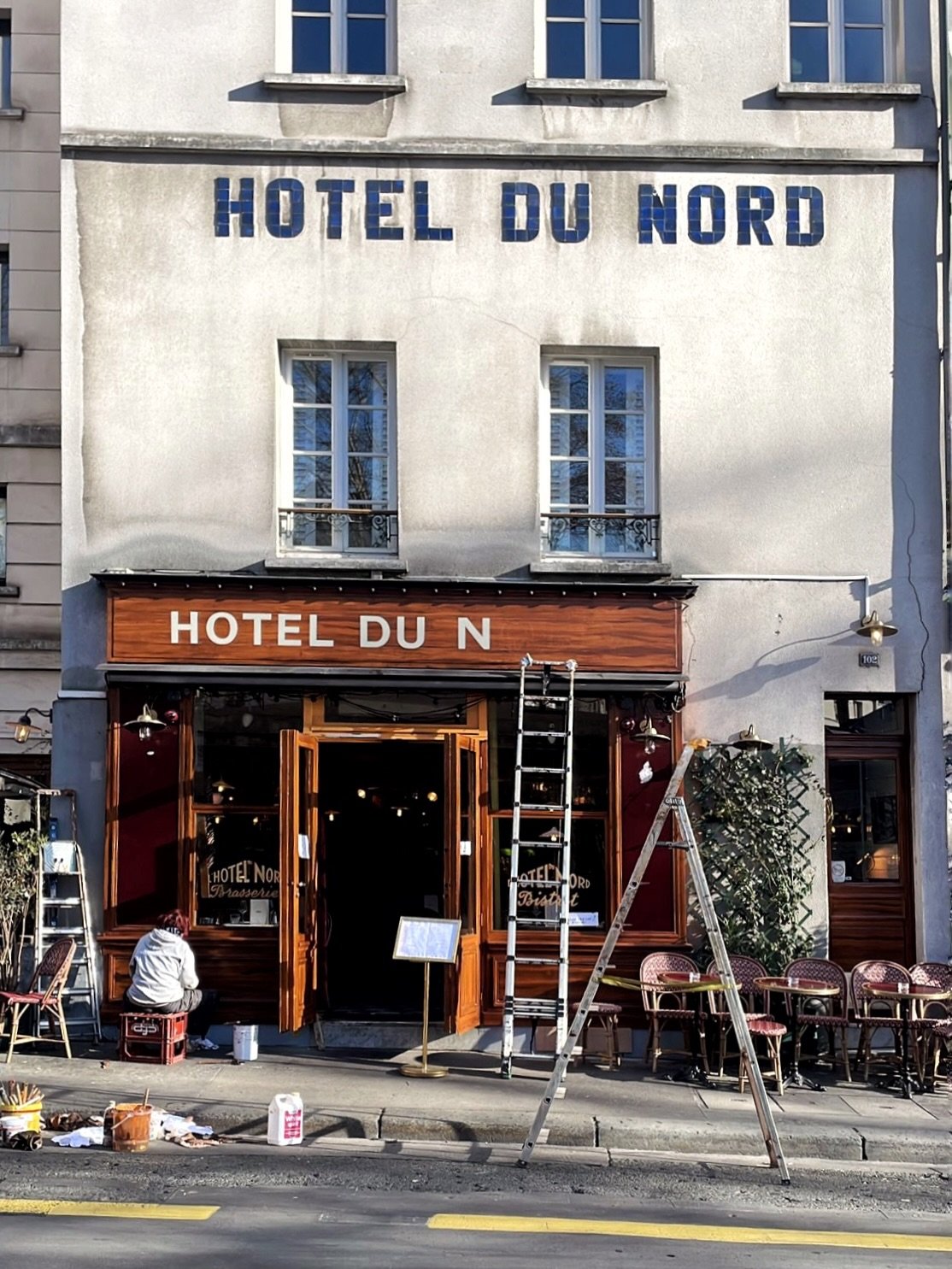 C&rsquo;&eacute;tait le 21 Janvier dernier.
L&rsquo; @hoteldunordparis s&rsquo;est refait une beaut&eacute; ✨
Grace au talent de l&rsquo;&eacute;quipe d&rsquo; @henrilalettre , notre fa&ccedil;ade est encore plus belle qu&rsquo;&agrave; l&rsquo;accou