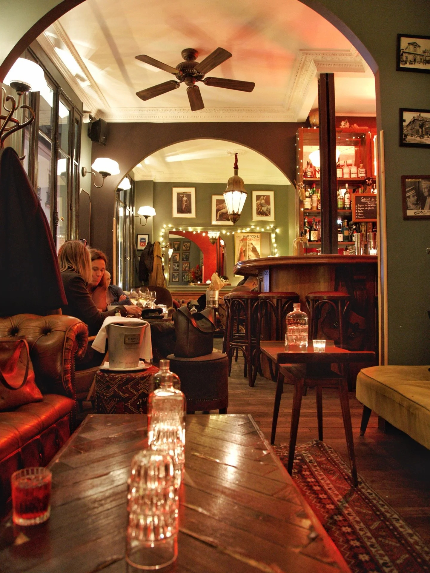 Le @1905paris ressemble &agrave; un de ces bars clandestins du d&eacute;but du XX&egrave;me si&egrave;cle.
Il est juste au dessus du restaurant aux @vinsdespyrenees et &eacute;tait &agrave; l&rsquo;origine l&rsquo;appartement des propri&eacute;taires