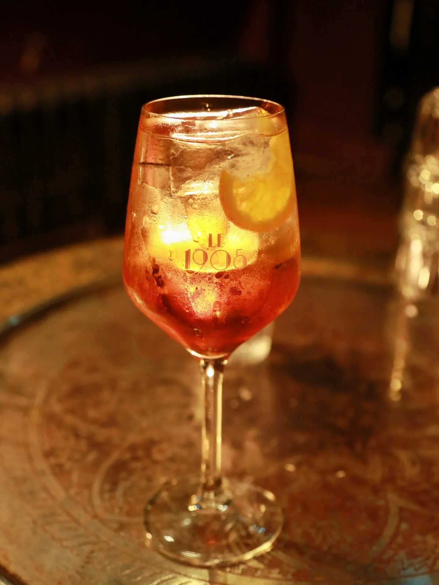 Il n&rsquo;y a pas d&rsquo;heure pour boire un @aperolspritzofficial 🍹 au @1905paris !!!
A l&rsquo;ap&eacute;ro ou apr&egrave;s le d&icirc;ner ou les 2 !

There&rsquo;s no wrong time to enjoy an @aperolspritzofficial 🍹 at @1905paris!!!
Whether as a