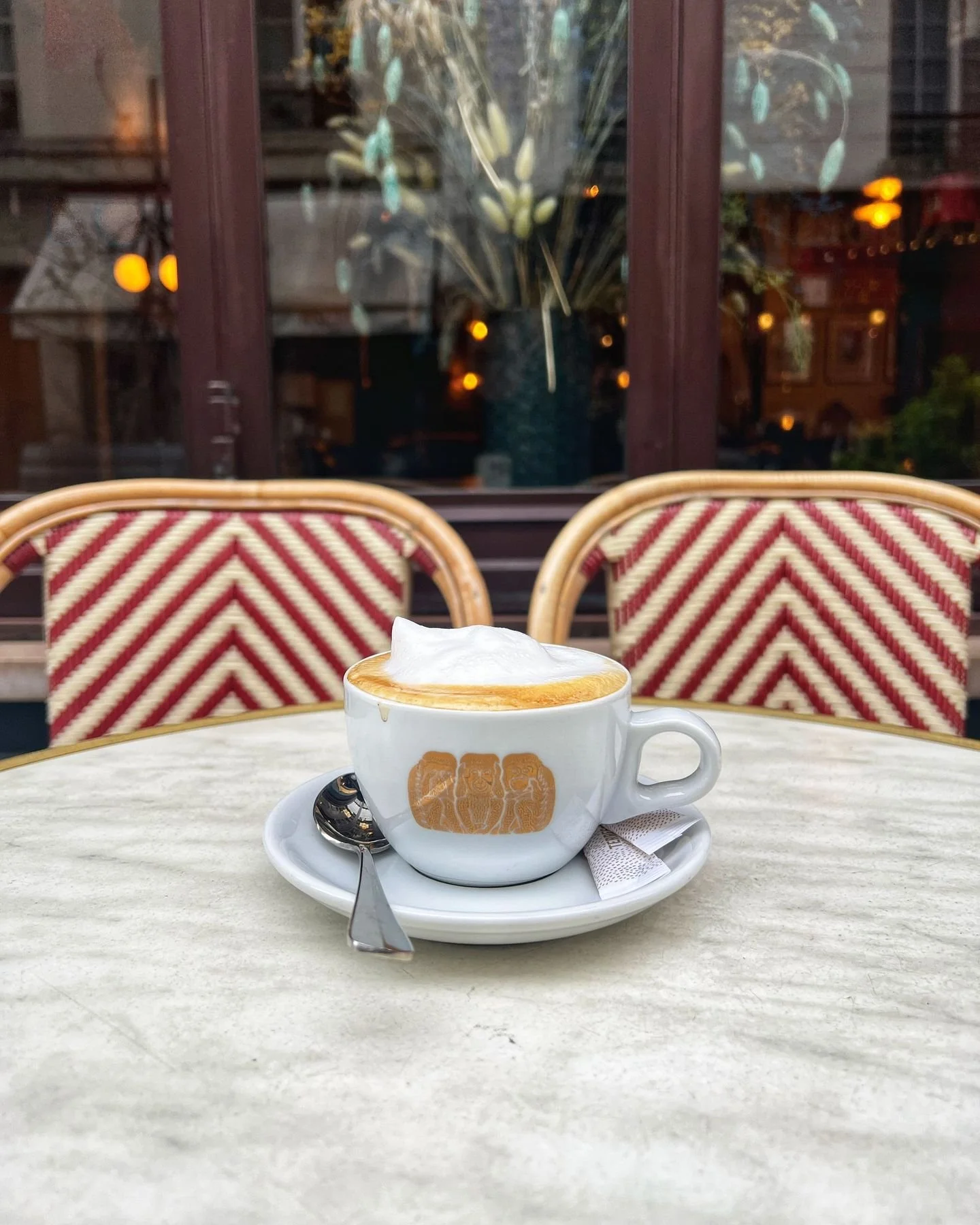 C'est la Journ&eacute;e Internationale du Caf&eacute; ☕ !
Caff&egrave;, coffee, caf&eacute;, kaffee, cafe, kafe, etc. 
Quelque soit la fa&ccedil;on de le pr&eacute;parer, on le bois dans toutes les langues et dans tous les pays.
Aux @vinsdespyrenees 
