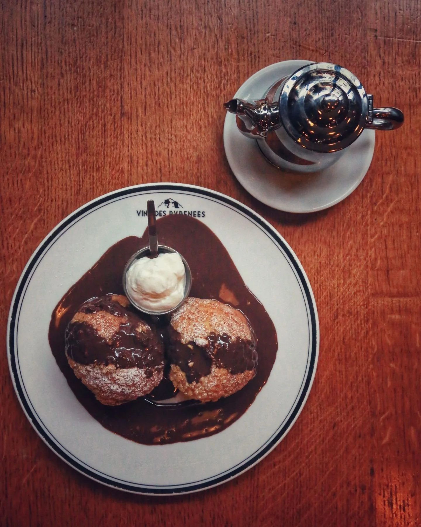 C'est mercredi et aujourd'hui, faisons-nous plaisir, &ccedil;a vous dit des profiteroles?

It's Wednesday, so let's treat ourselves today. How about some profiteroles?

📸 @ggwen

🍷 Aux Vins des Pyr&eacute;n&eacute;es
🔥 Repaire de Jim Morrison
🕗 O