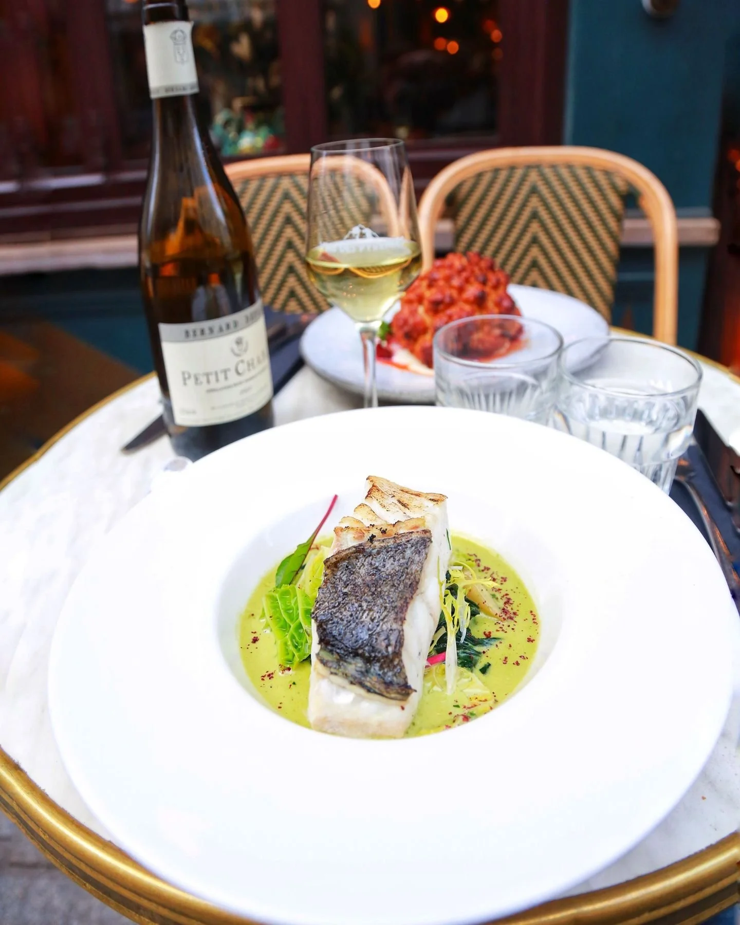 C'est le printemps aujourd'hui.
Jour du bonheur aussi.
Alors que dis tu d'un d&eacute;jeuner sur la terrasse des @vinsdespyrenees au soleil ☀️ &eacute;videmment?
Tout devient l&eacute;ger, m&ecirc;me ton assiette avec ce cabillaud vapeur !

It&rsquo;