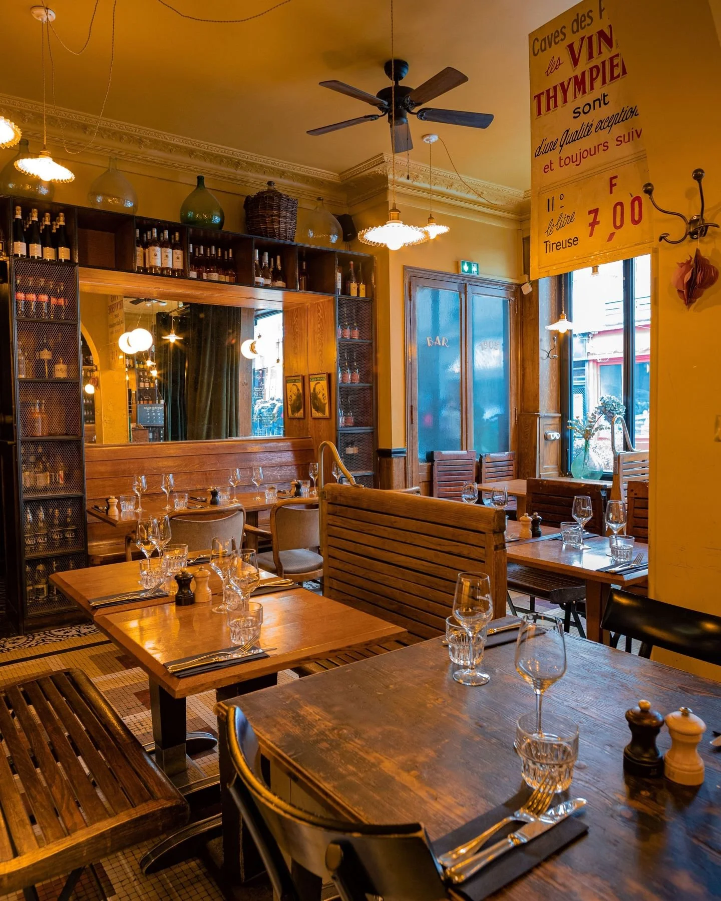 Tu cherches un restaurant qui soit beau, authentique, convivial, avec des plats d&eacute;licieux, dans le Marais?
Viens aux @vinsdespyrenees qui est ouvert du matin au soir, 7 jours sur 7.

Are you looking for a beautiful, authentic, user-friendly re