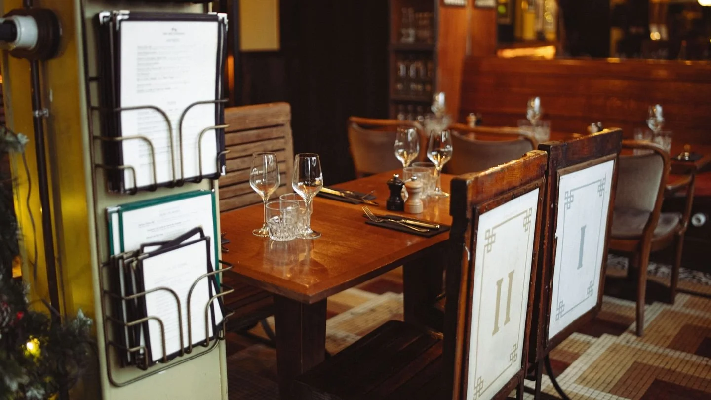 Vous cherchez un bistrot authentique dans le Marais pour d&icirc;ner entre amis o&ugrave; vous pouvez d&eacute;couvrir des vins d&eacute;licieux rigoureusement s&eacute;lectionn&eacute;s par nos sommeliers de @lacavedespyrenees

Are you looking for a