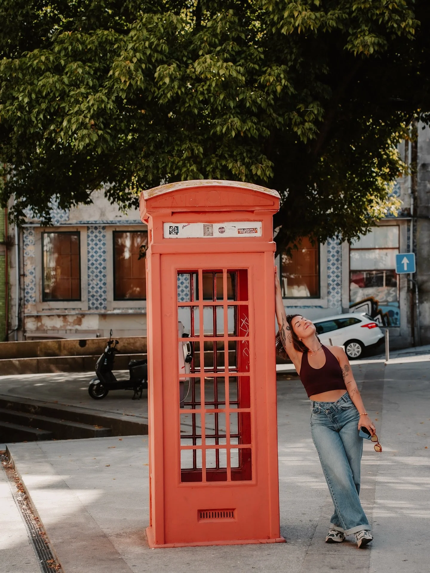 City session in porto! This was the inauguration shoot of my new camera and I loved editing these 🥰 

#photography #streetphotography #porto #oporto #portugal