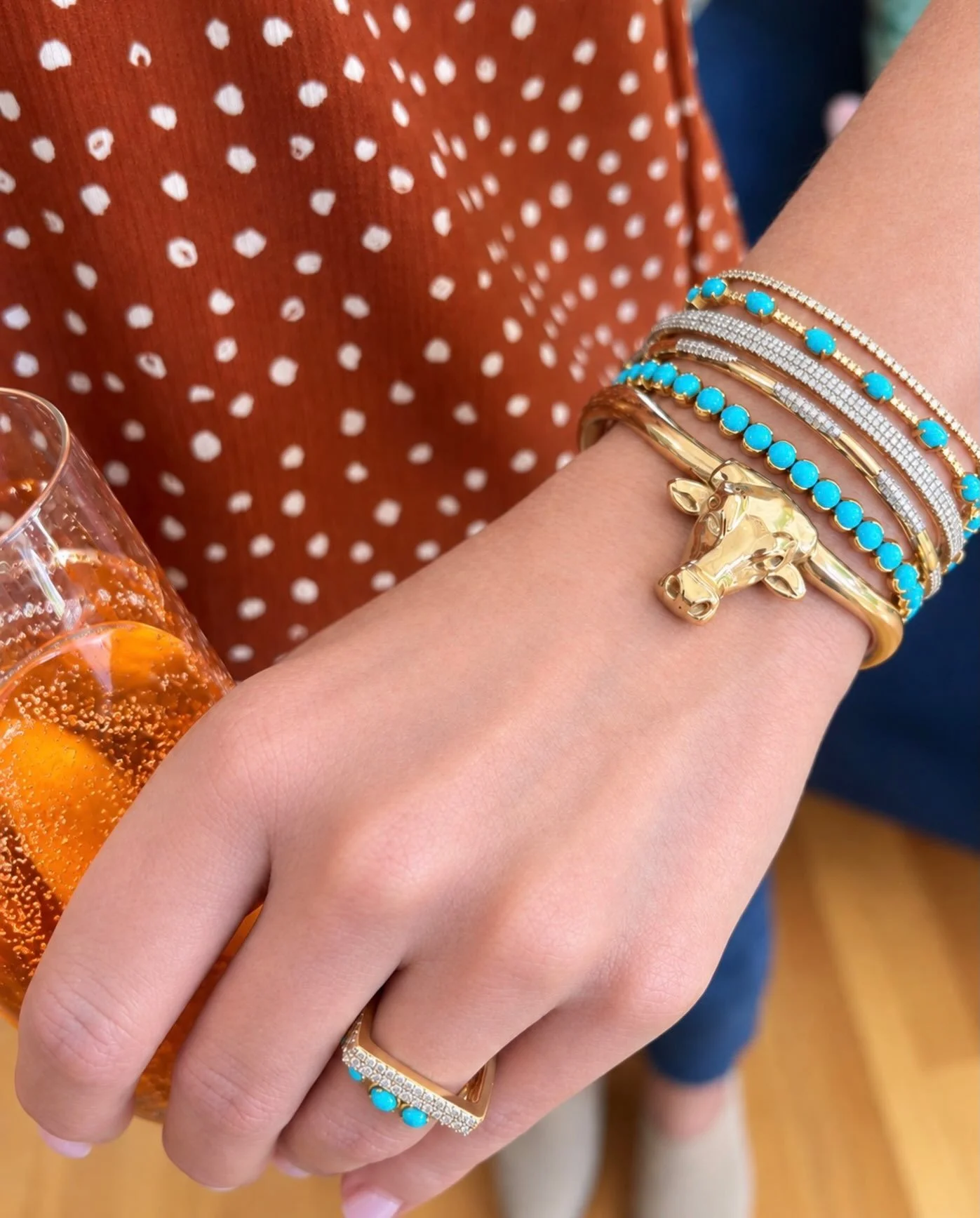 It&rsquo;s game day in Austin, show up in sparkles! We&rsquo;re here today until 4pm. Hook &lsquo;em!! 🧡✨🤘🏻

#bestofatx #shopsmall #wendywellsjewelry #utaustin
#hookem
