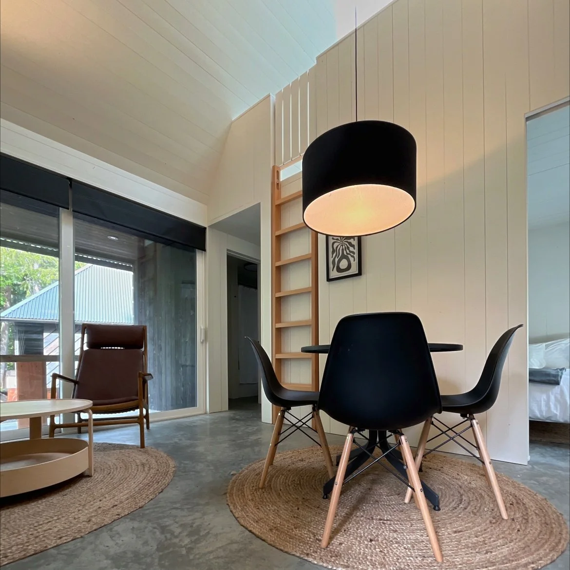 Tsuga_09_dining_and_loft_ladder.jpg