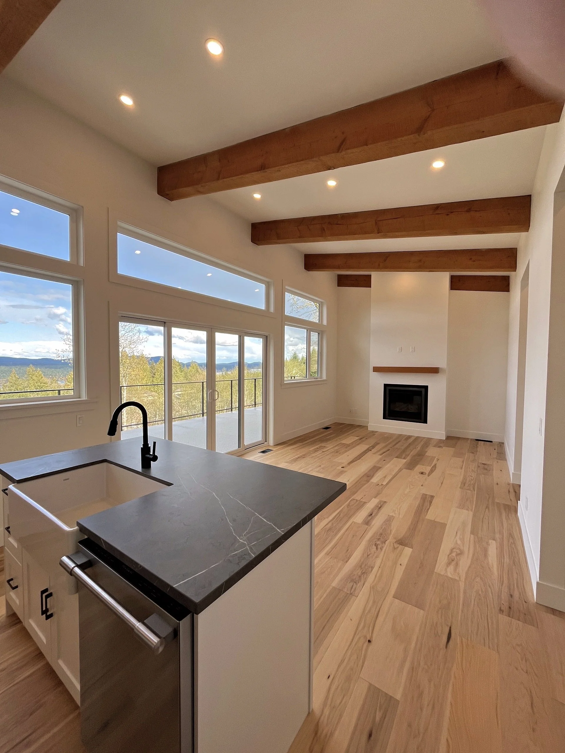 BW_09_kitchen_island_tall.jpg