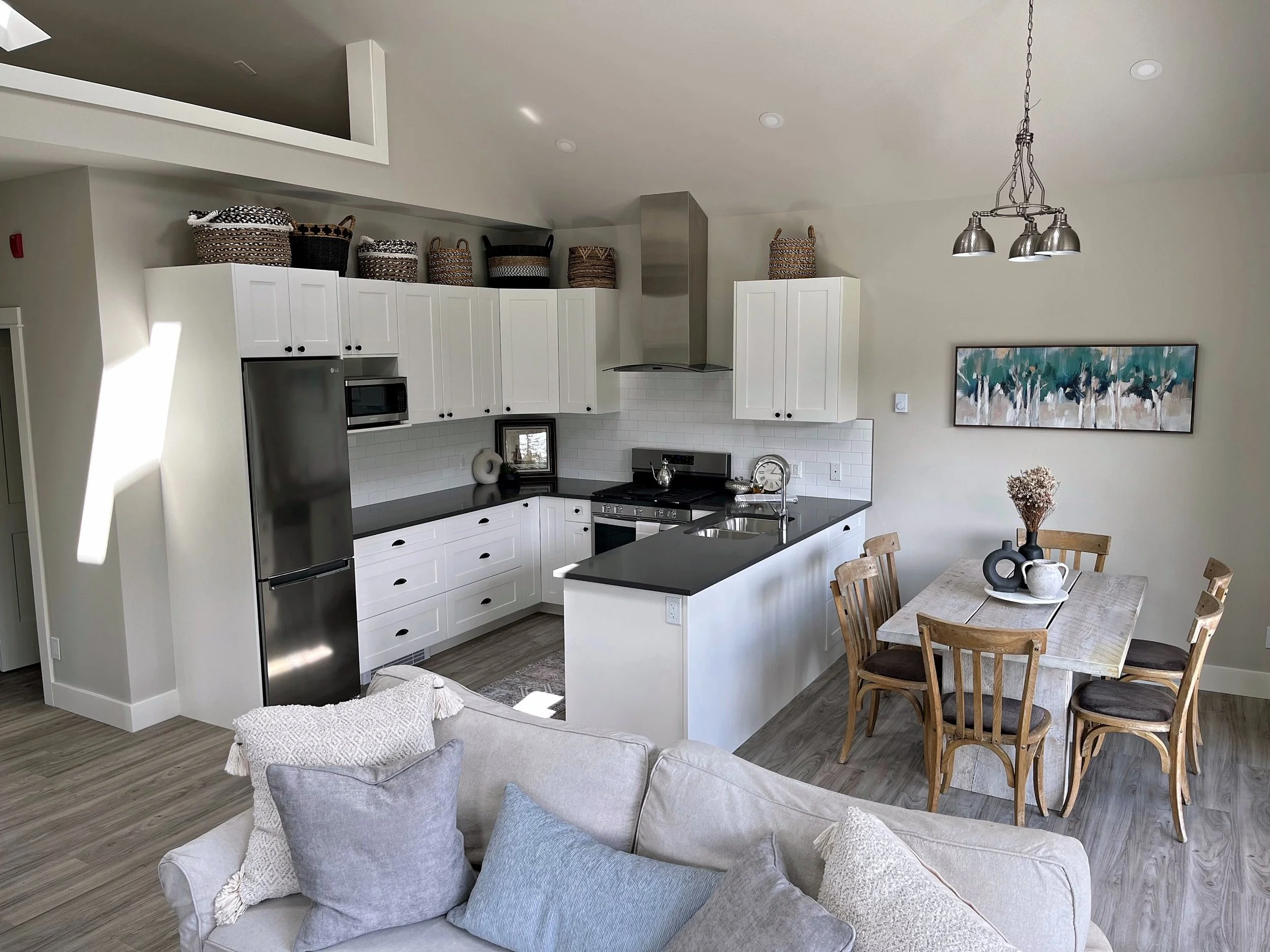 WE_04_kitchen_dining.jpg