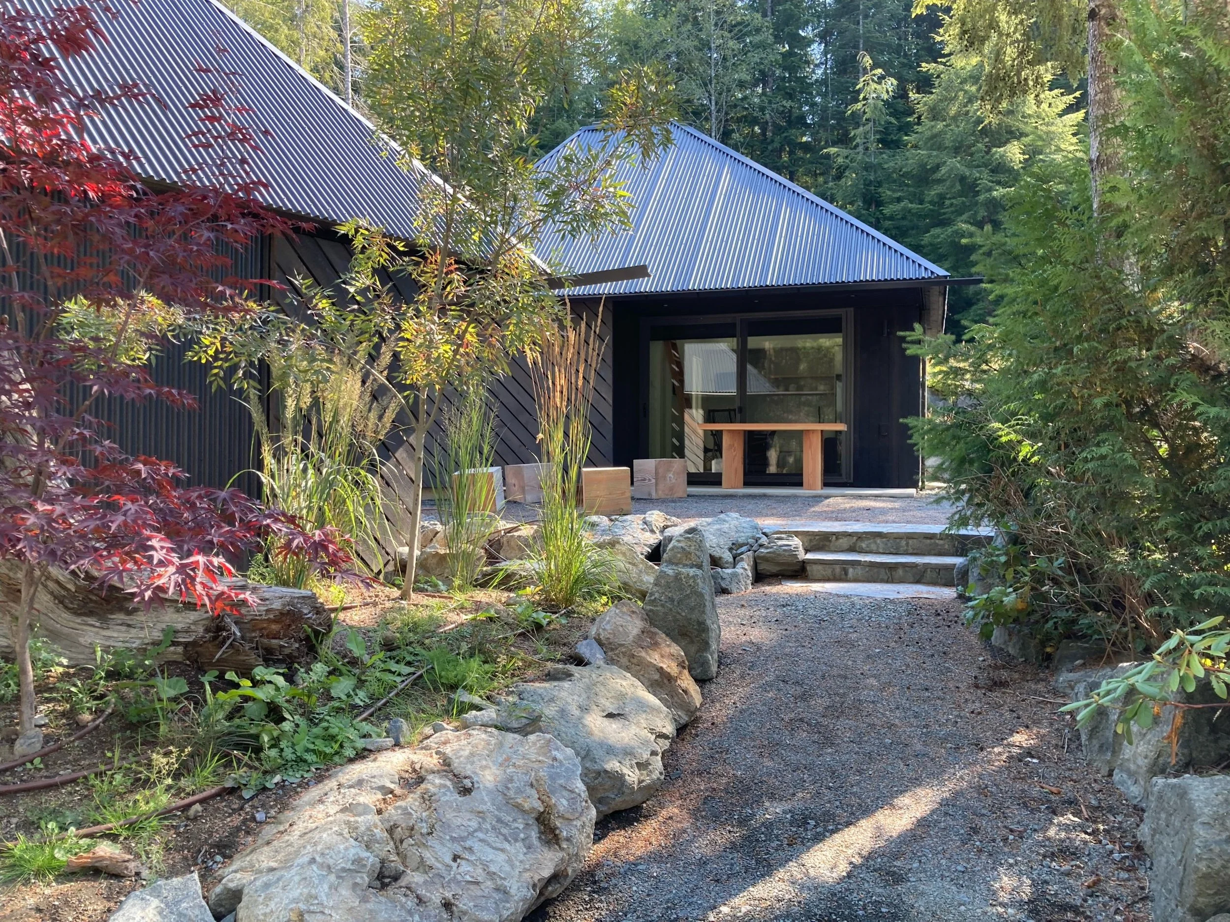 Tsuga_05_garden_path_to_entry.jpg