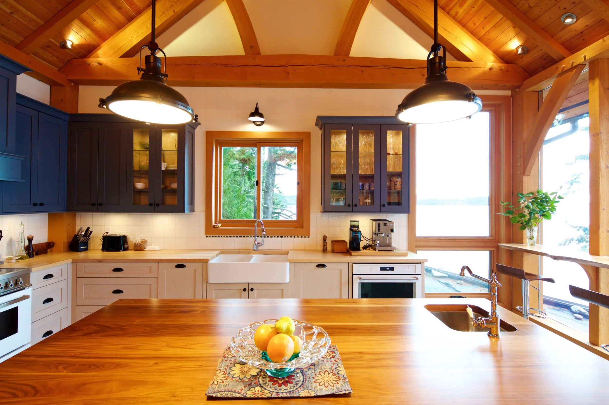 Reef_House_Kitchen_05_island_pendants_view.jpg