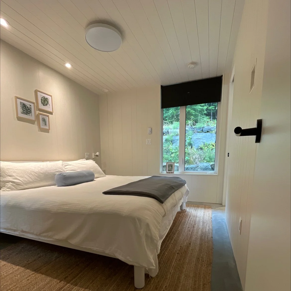 Tsuga_07_bedroom_forest_window.jpg